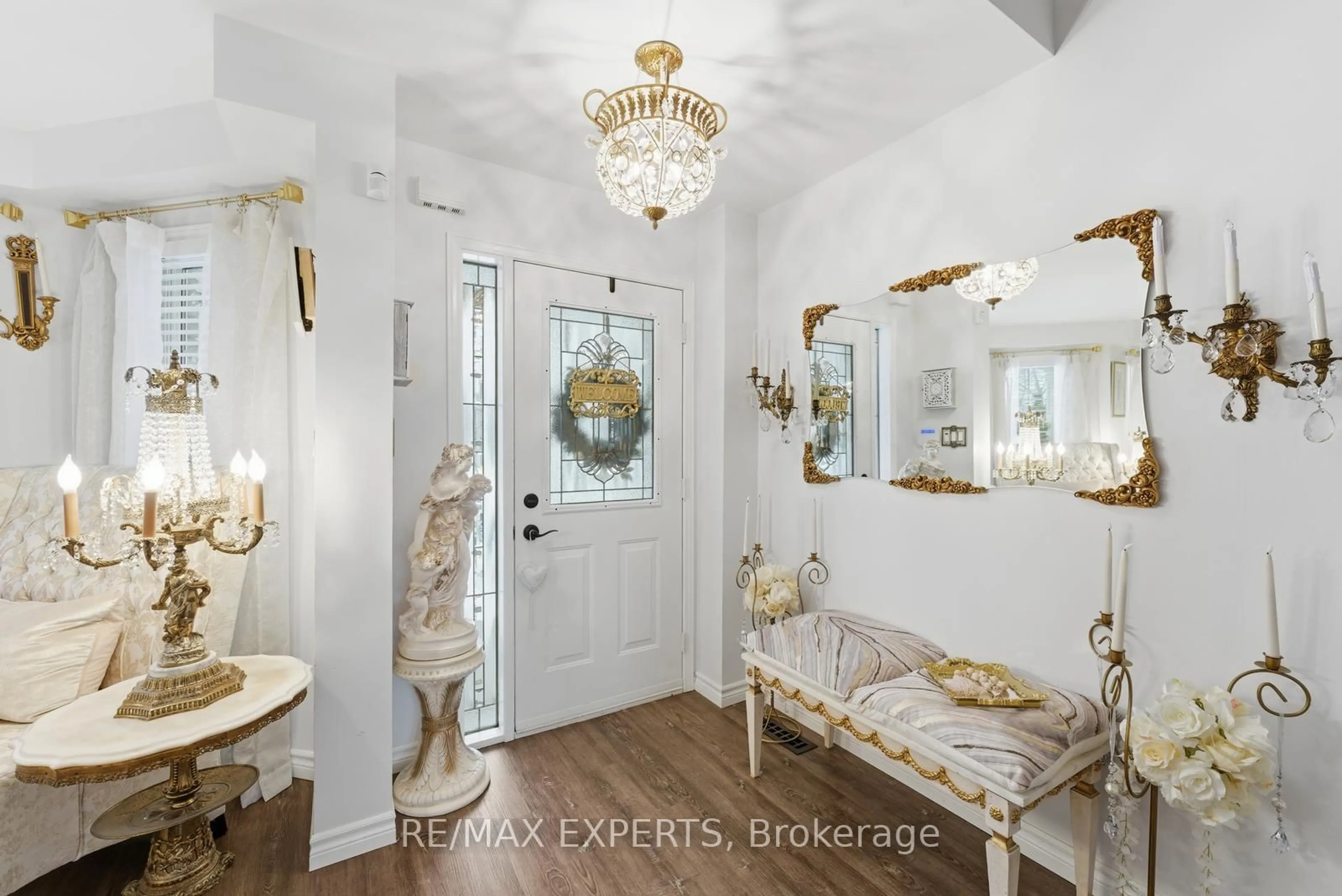 Indoor entryway for 34 Castle Park Blvd, Vaughan Ontario L4H 1M4