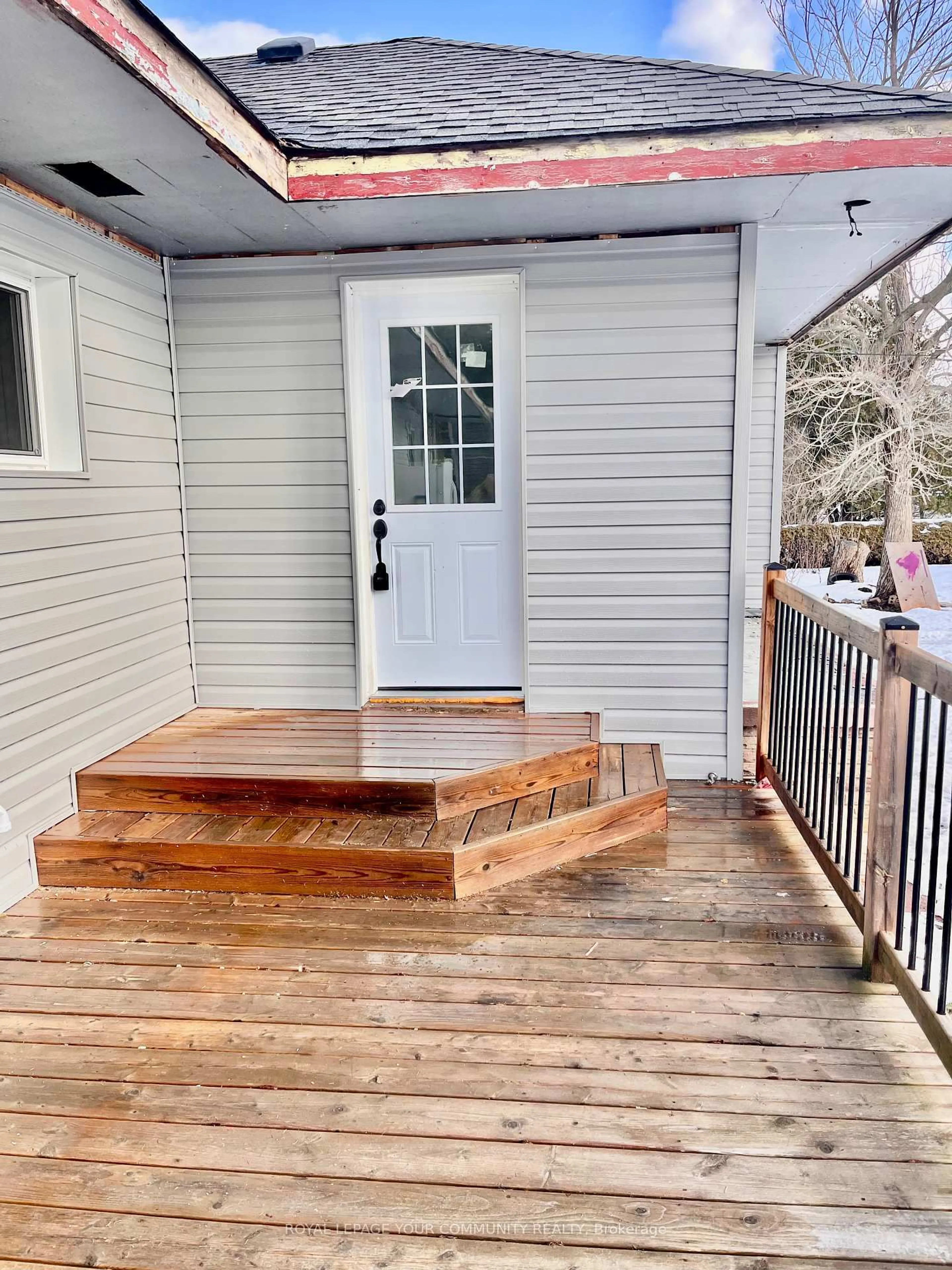 Indoor entryway for 11 Concession 14 Rd, Brock Ontario L0E 1E0