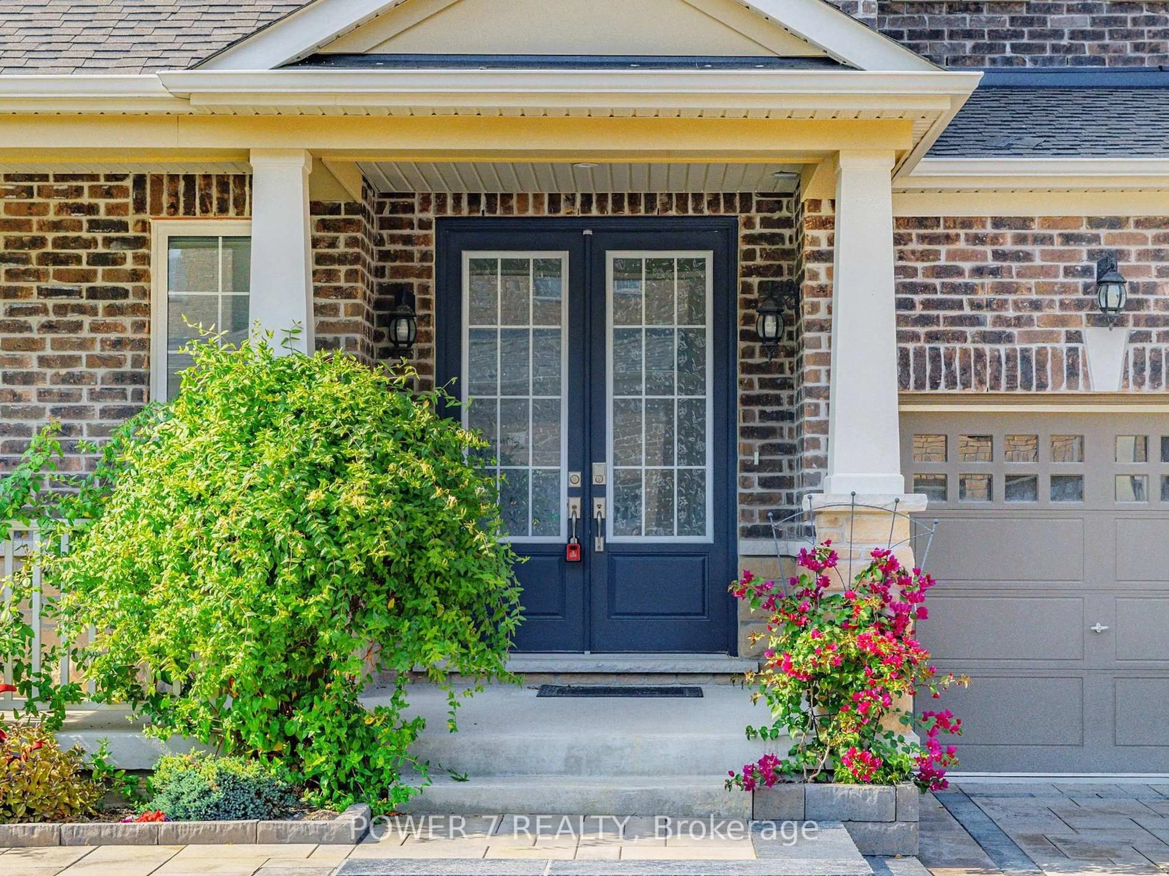 Home with brick exterior material, street for 61 Match Point Crt, Aurora Ontario L4G 3J1