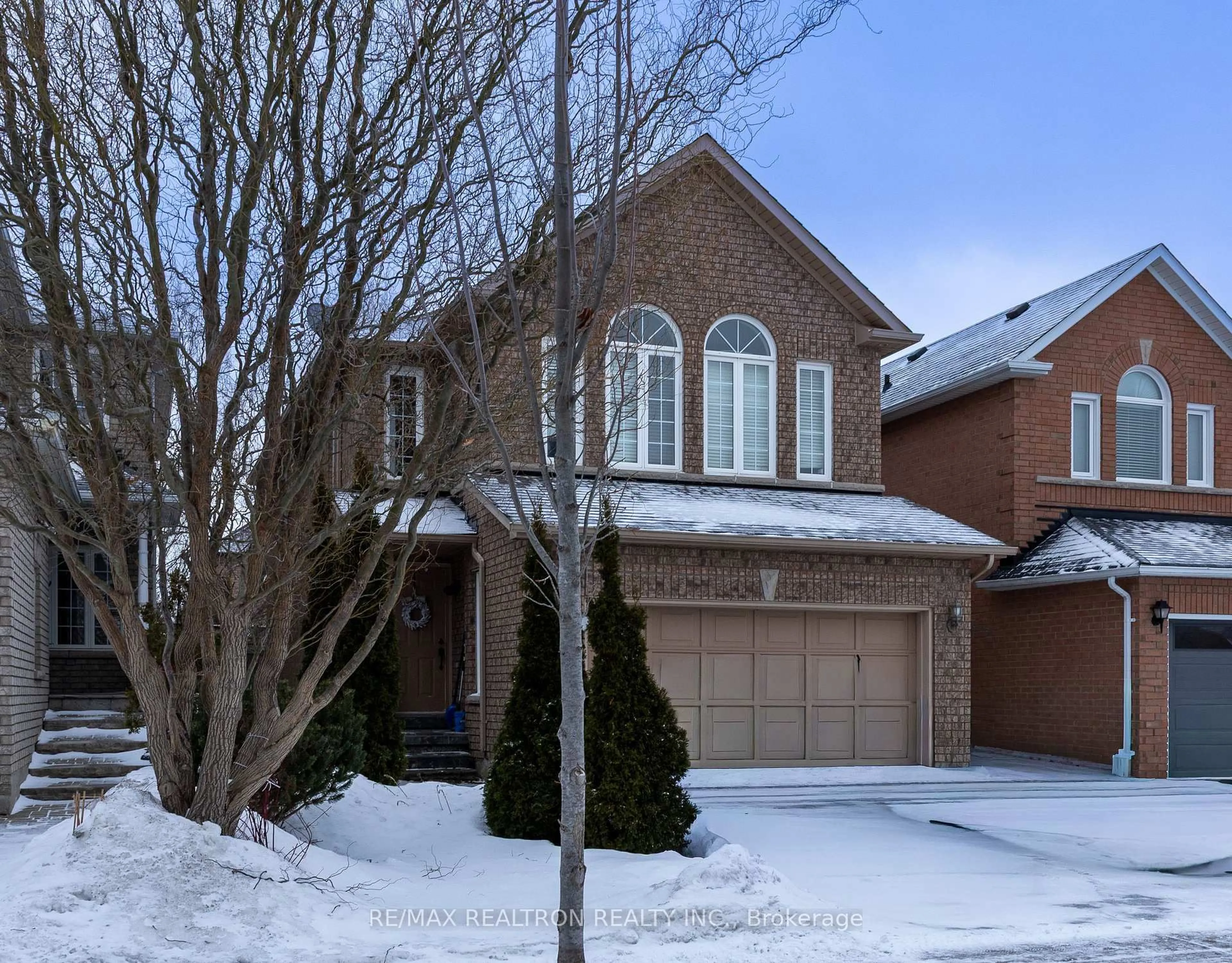 Home with brick exterior material, street for 37 Woodhaven Cres, Richmond Hill Ontario L4E 3T1