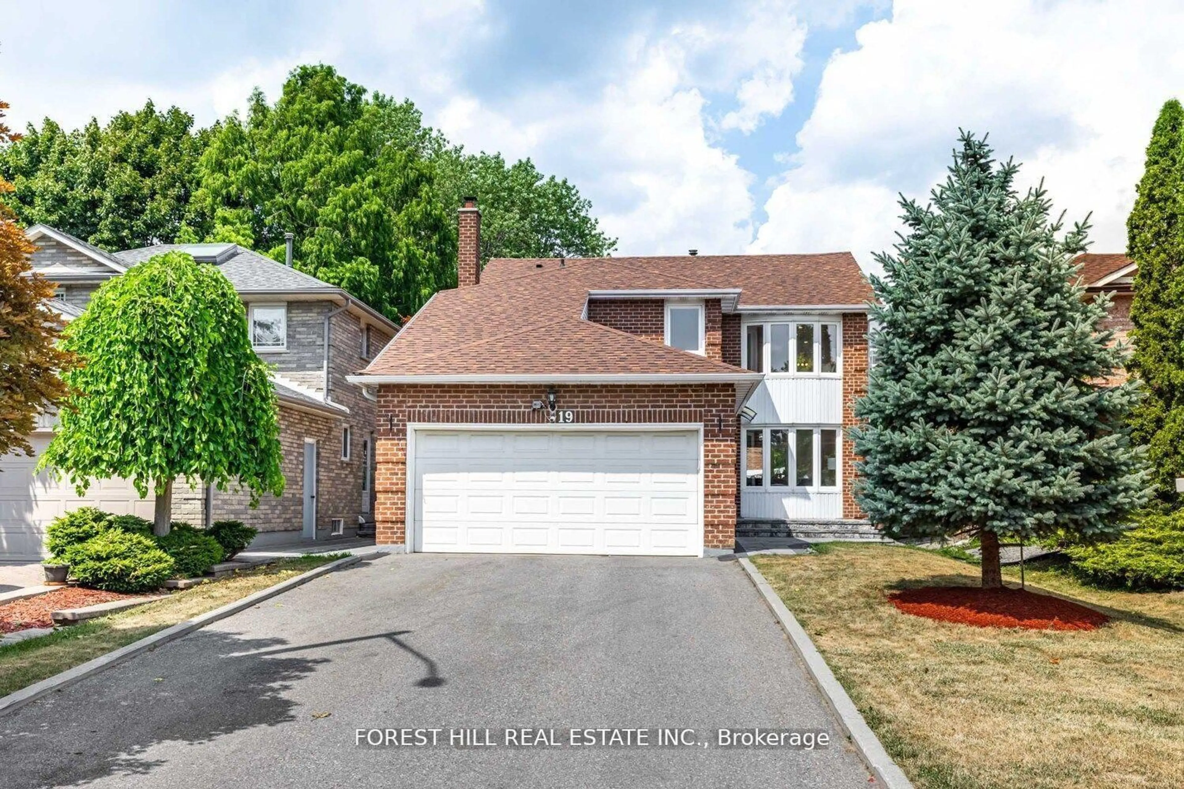 Home with brick exterior material, street for 19 Eleanor Circ, Richmond Hill Ontario L4C 6K6