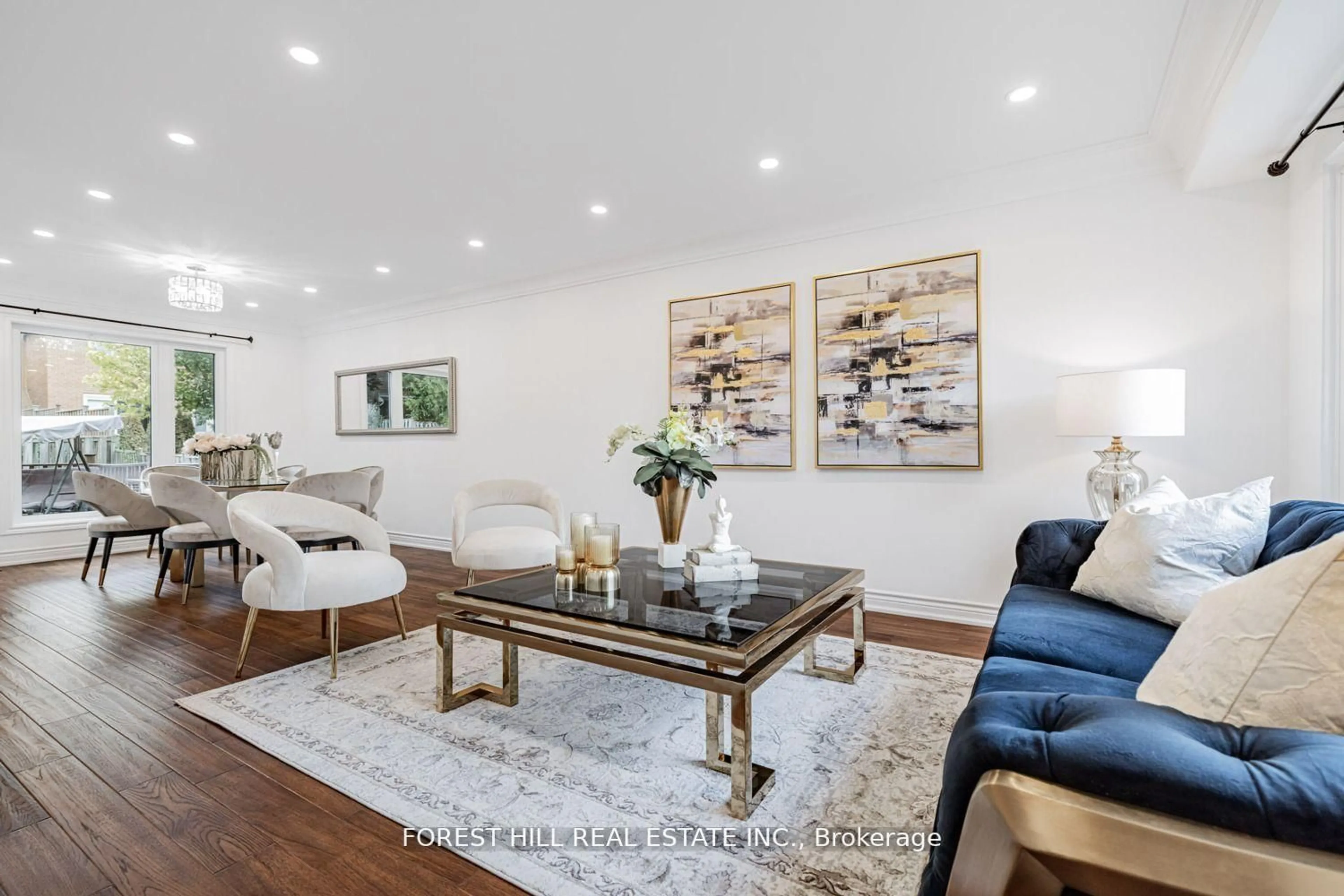 Living room with furniture, wood/laminate floor for 19 Eleanor Circ, Richmond Hill Ontario L4C 6K6