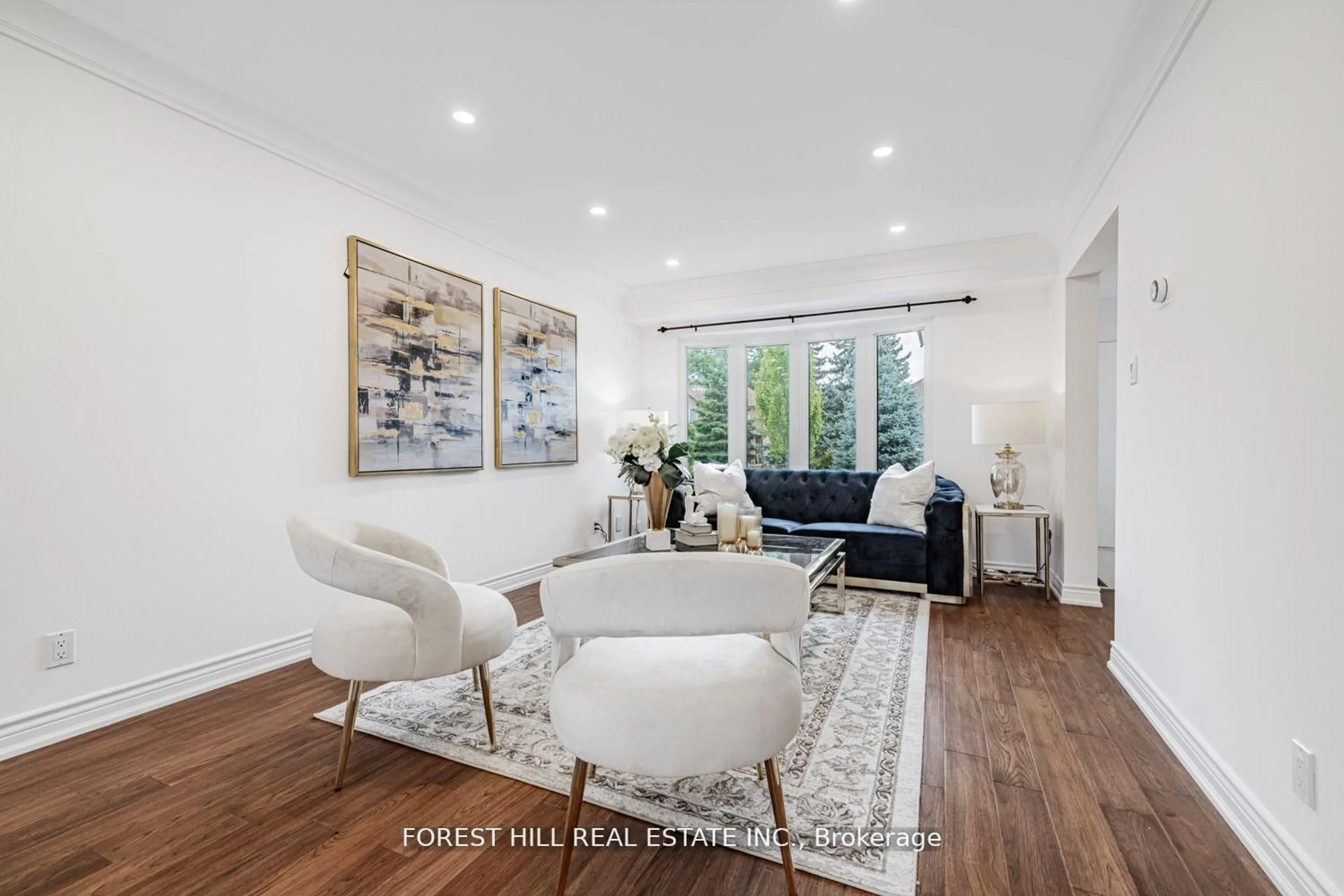 Living room with furniture, unknown for 19 Eleanor Circ, Richmond Hill Ontario L4C 6K6