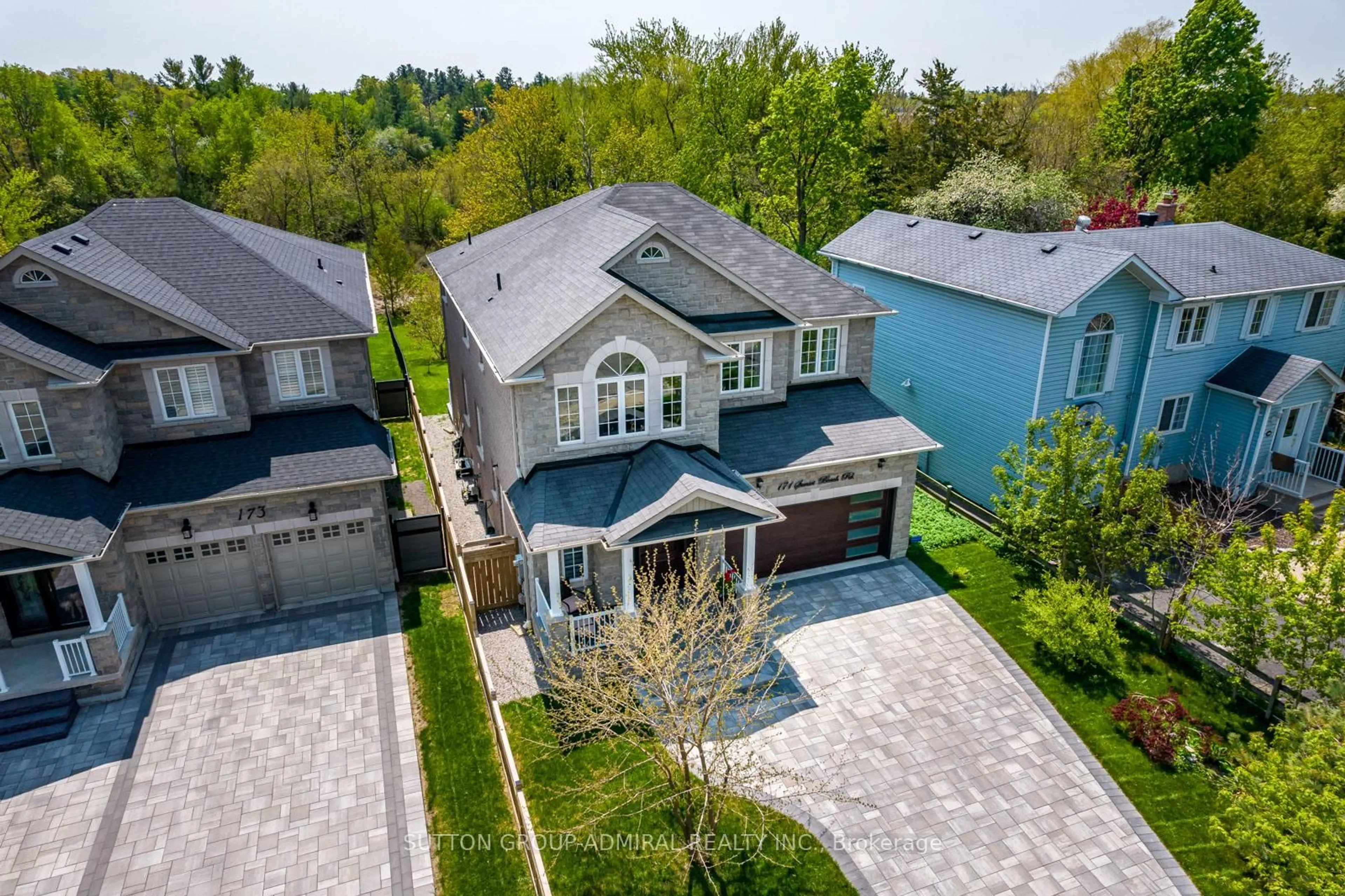 A pic from outside/outdoor area/front of a property/back of a property/a pic from drone, street for 171 Sunset Beach Rd, Richmond Hill Ontario L4E 3G7