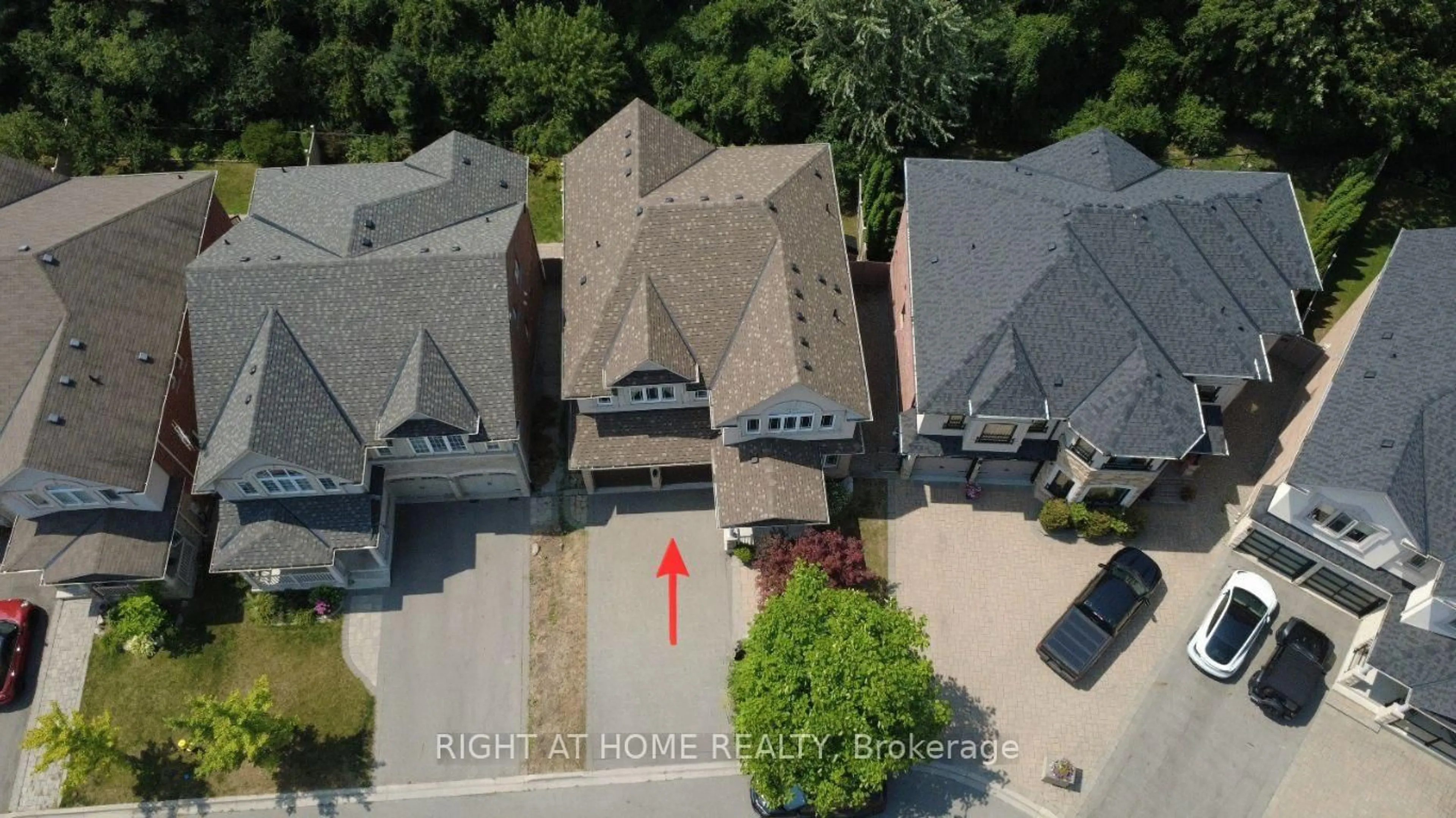 A pic from outside/outdoor area/front of a property/back of a property/a pic from drone, street for 67 Timna Cres, Vaughan Ontario L6A 4L7