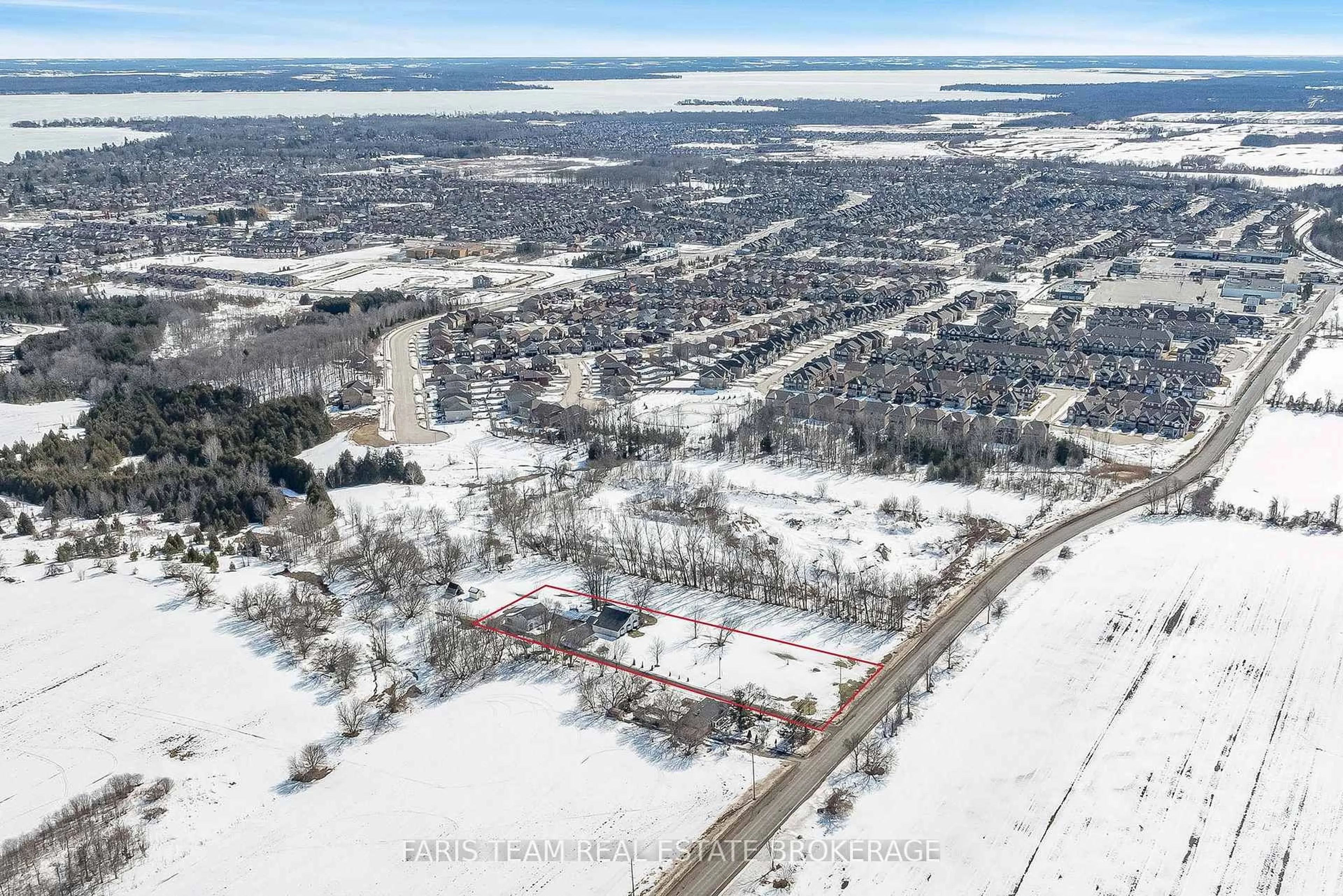 A pic from outside/outdoor area/front of a property/back of a property/a pic from drone, street for 2351 20th Sdrd, Innisfil Ontario L9S 4J1