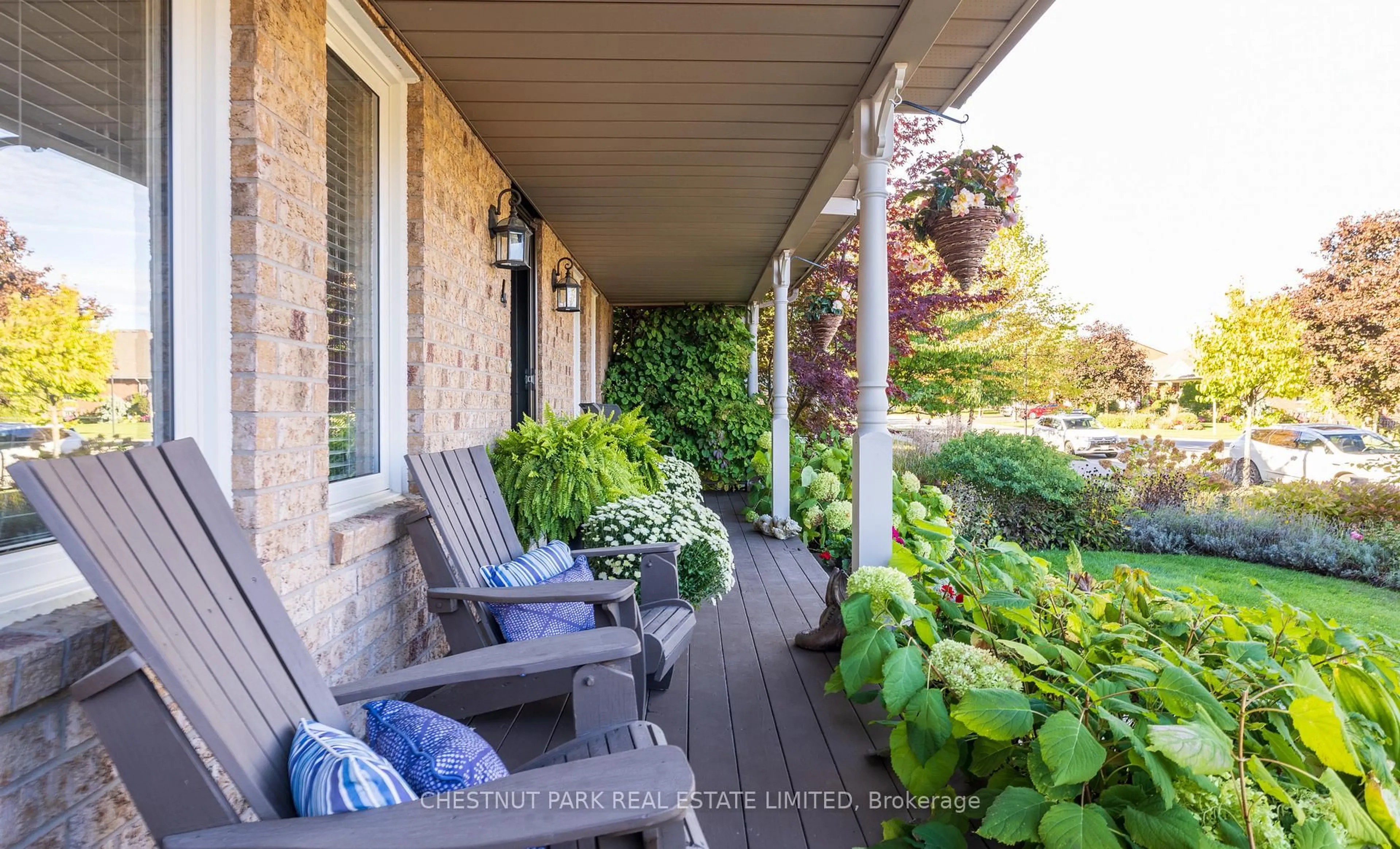 Patio, street for 4 Galloway Cres, Uxbridge Ontario L9P 1W8