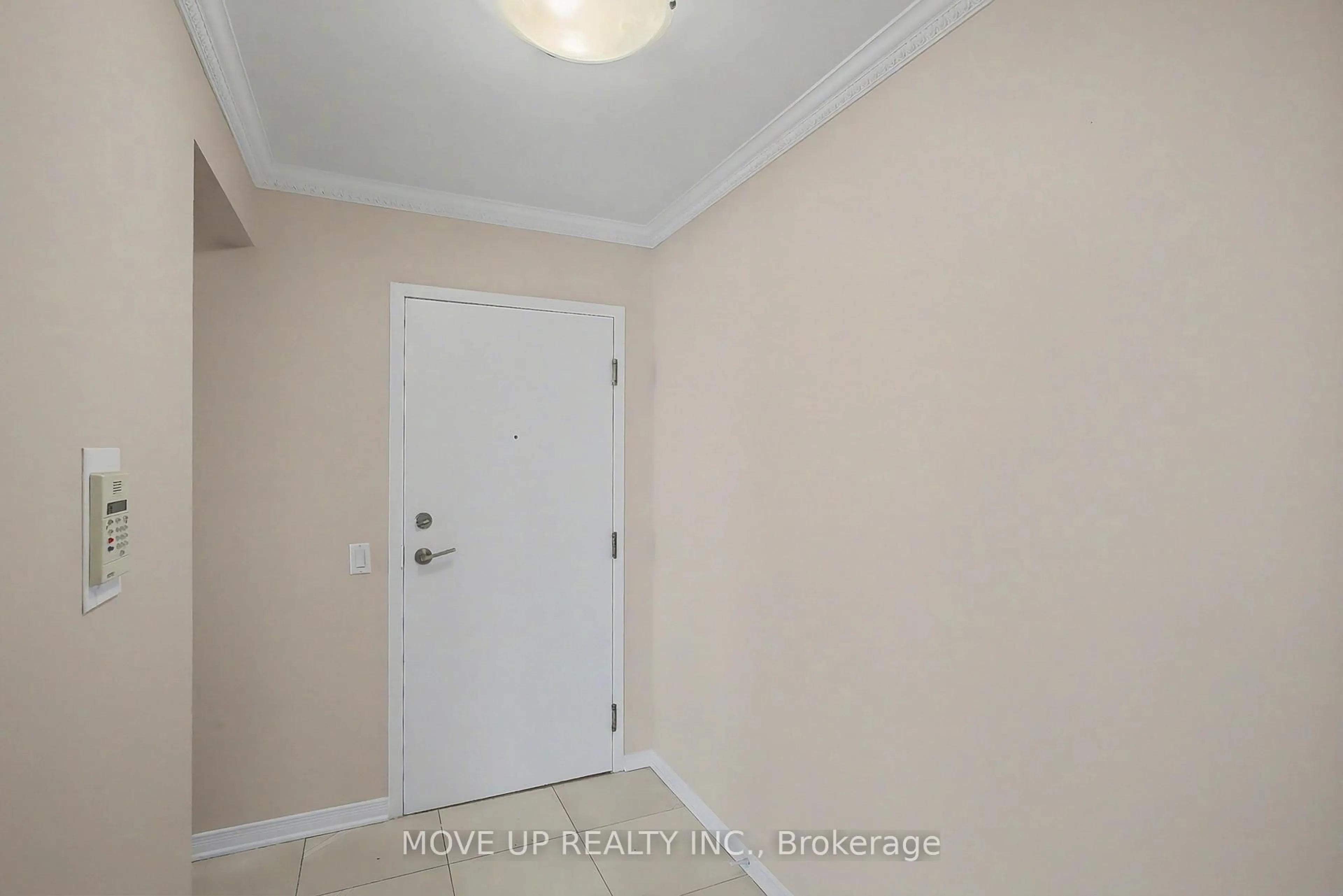 Indoor entryway for 91 Townsgate Dr #810, Vaughan Ontario L4J 8E8