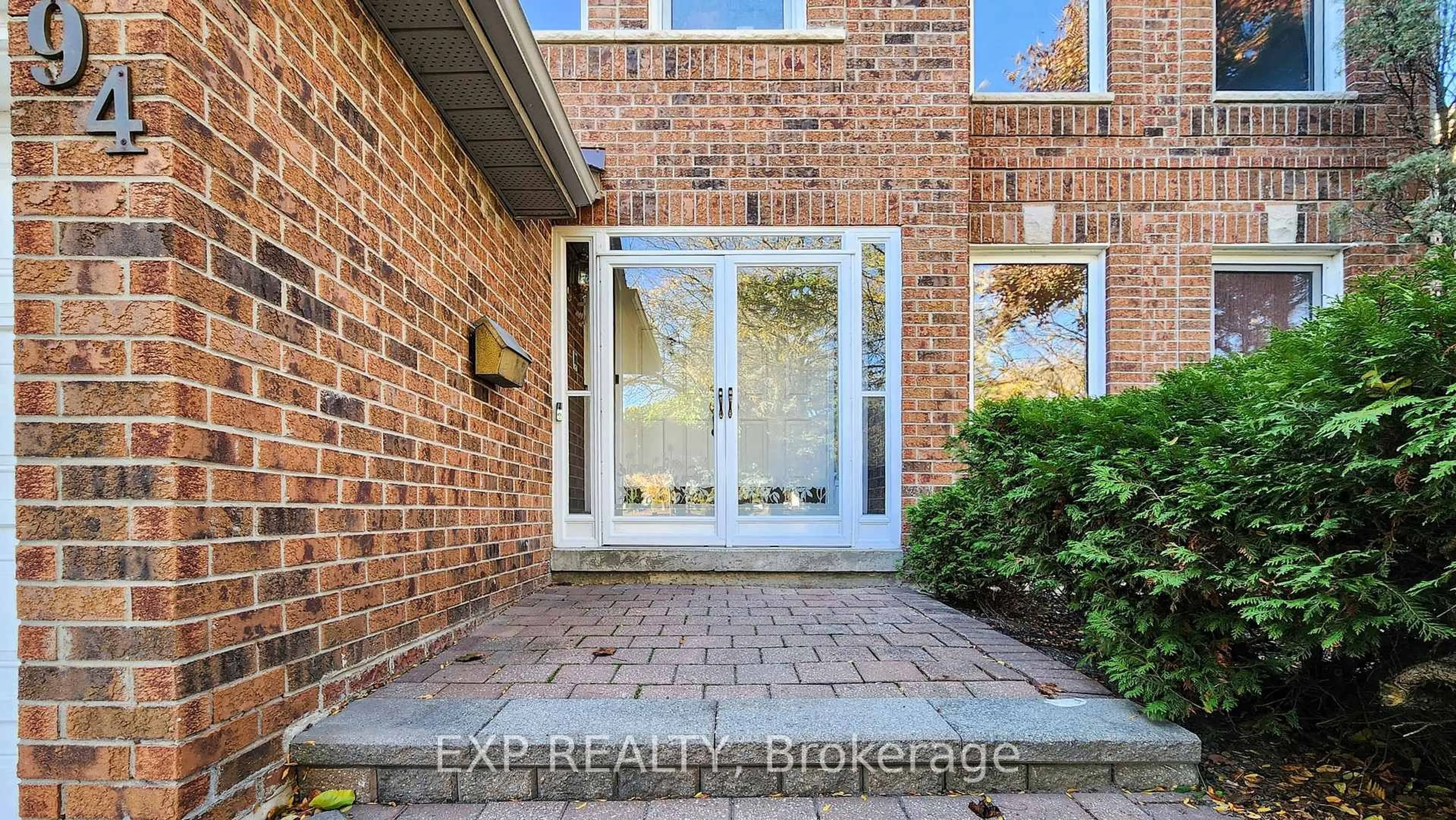 Indoor entryway for 94 Coledale Rd, Markham Ontario L3R 7V9