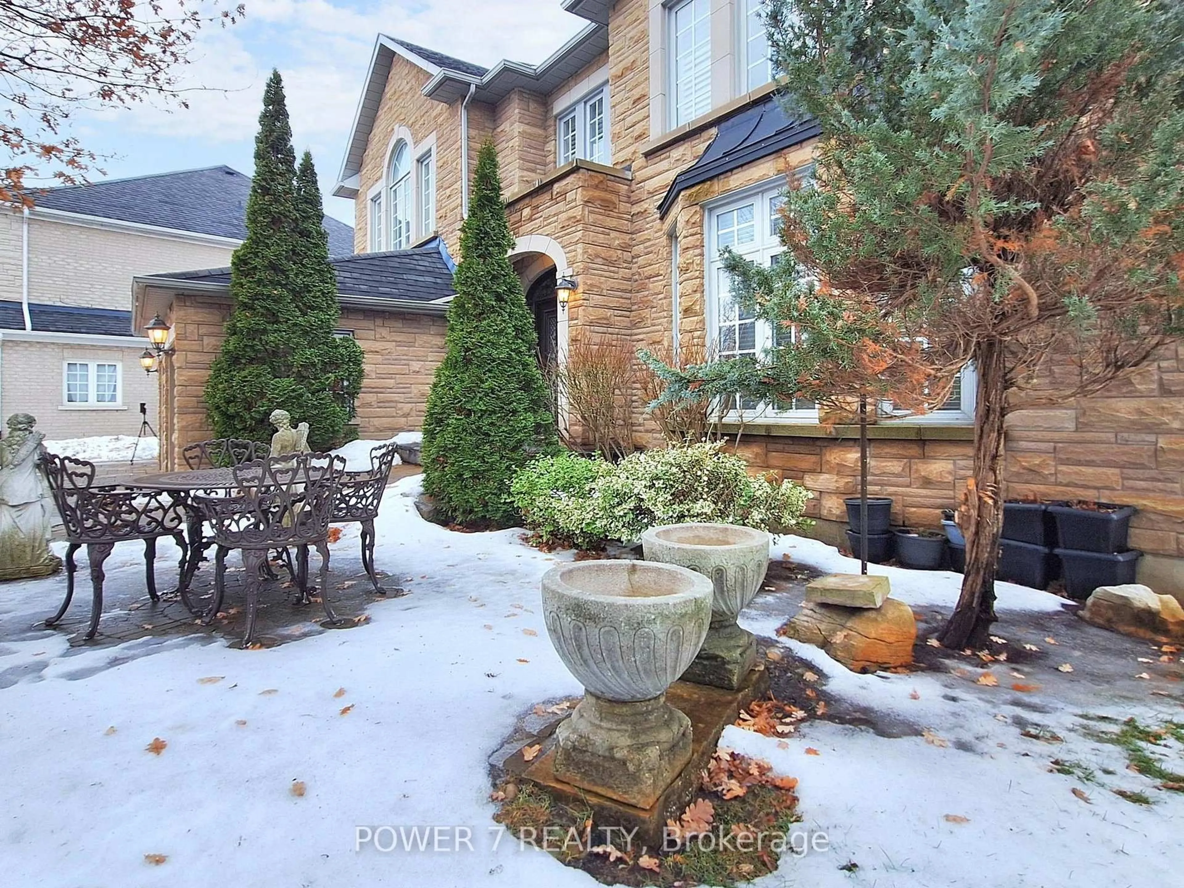 Patio, street for 32 Goldring Cres, Markham Ontario L6C 1Y6