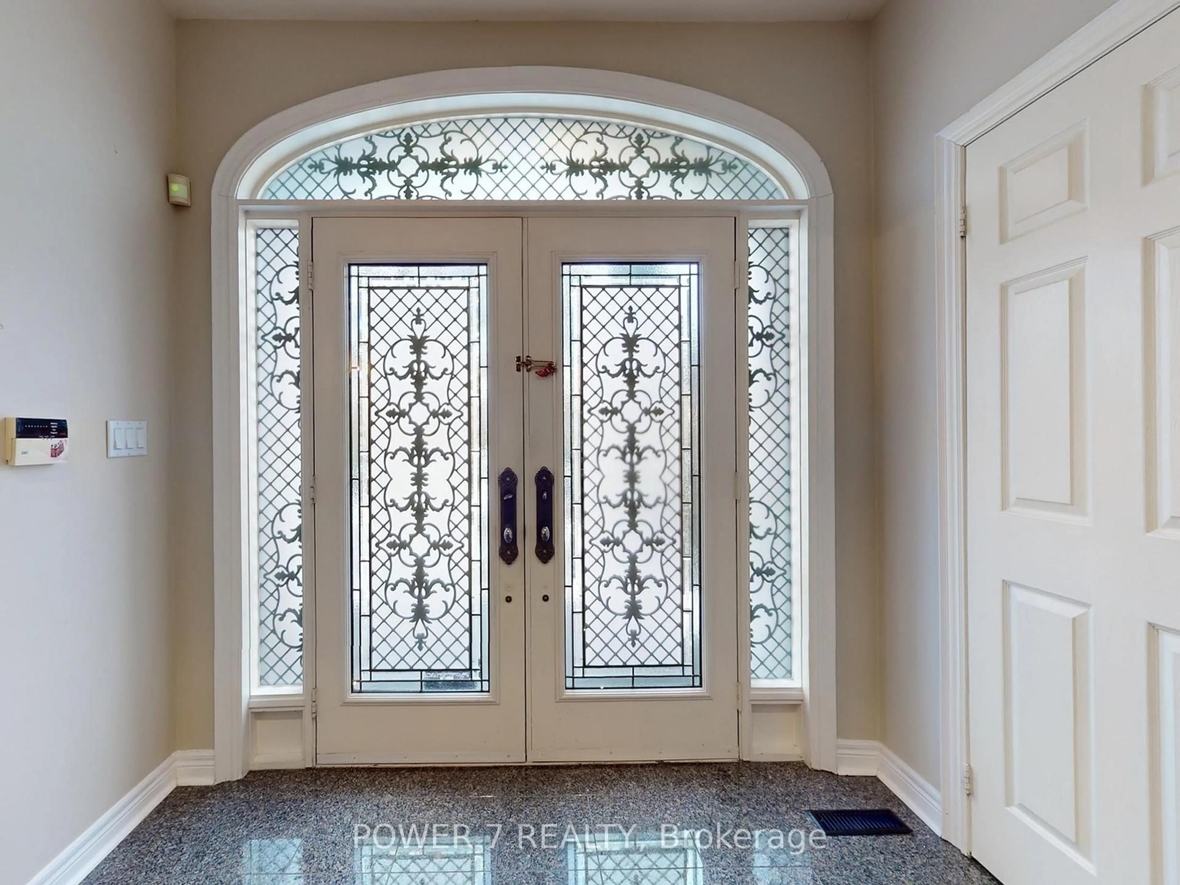 Indoor entryway for 32 Goldring Cres, Markham Ontario L6C 1Y6