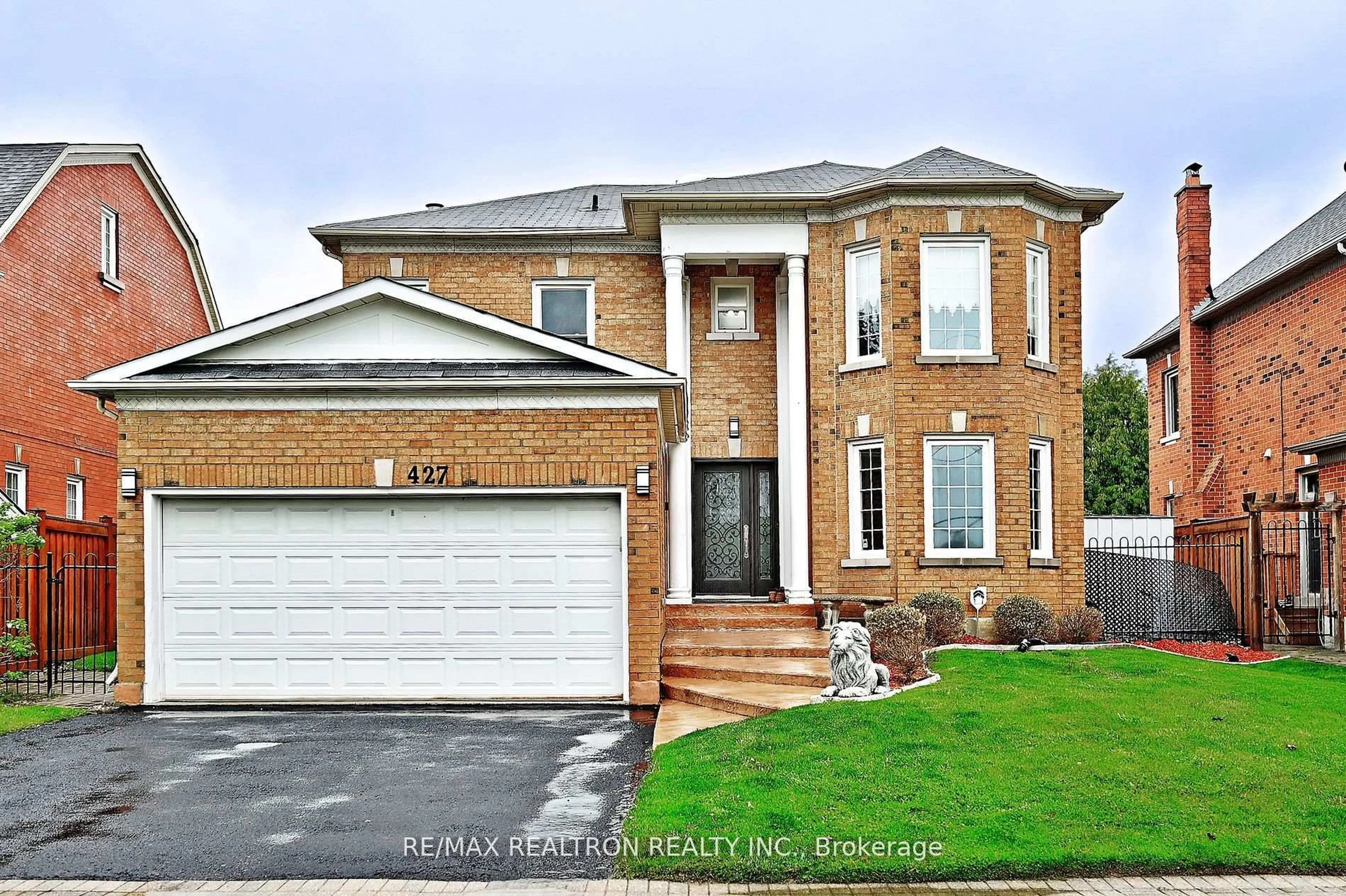 Home with brick exterior material, street for 427 Mill St, Richmond Hill Ontario L4C 7X4