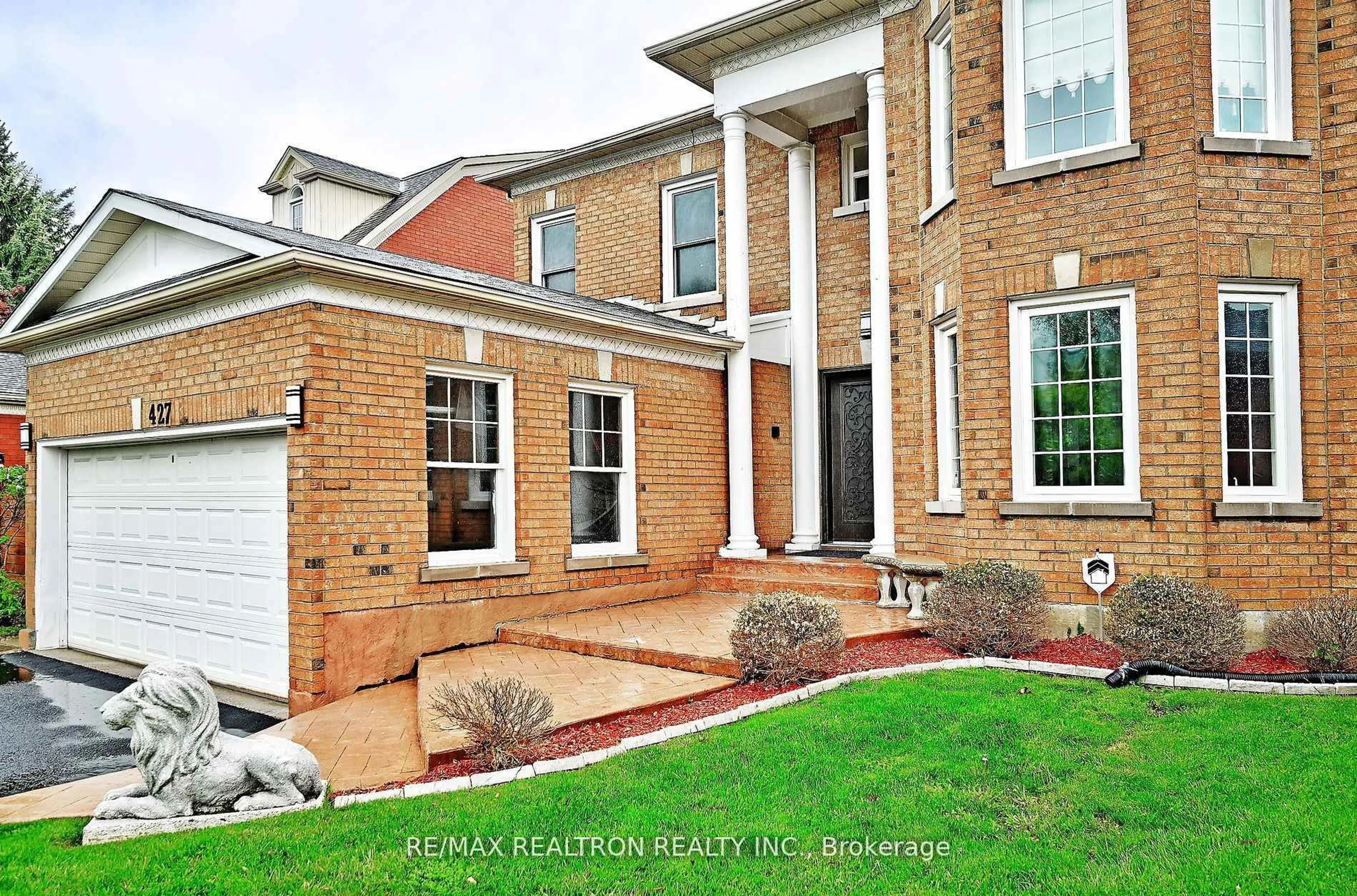 Home with brick exterior material, street for 427 Mill St, Richmond Hill Ontario L4C 7X4