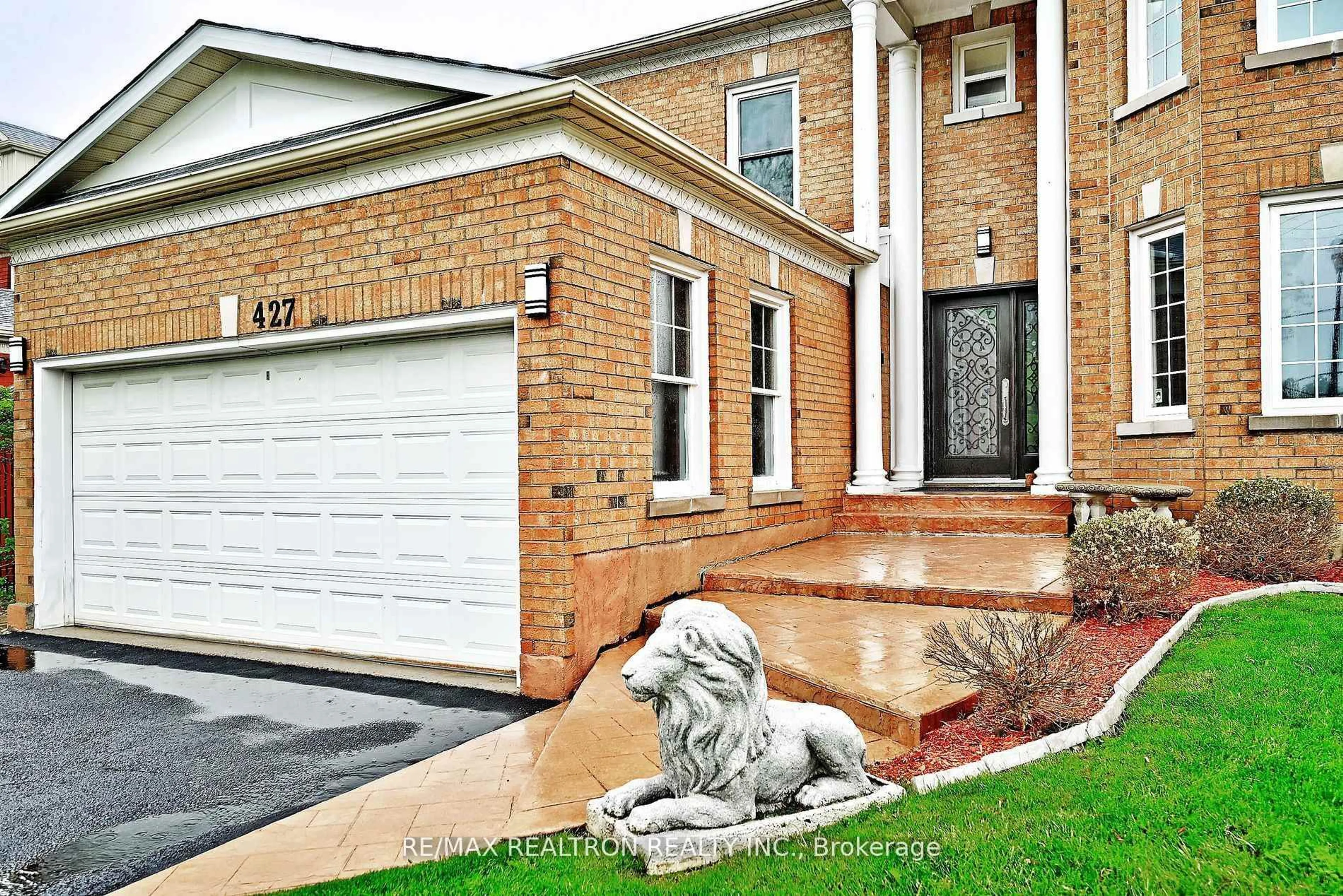 Home with brick exterior material, street for 427 Mill St, Richmond Hill Ontario L4C 7X4