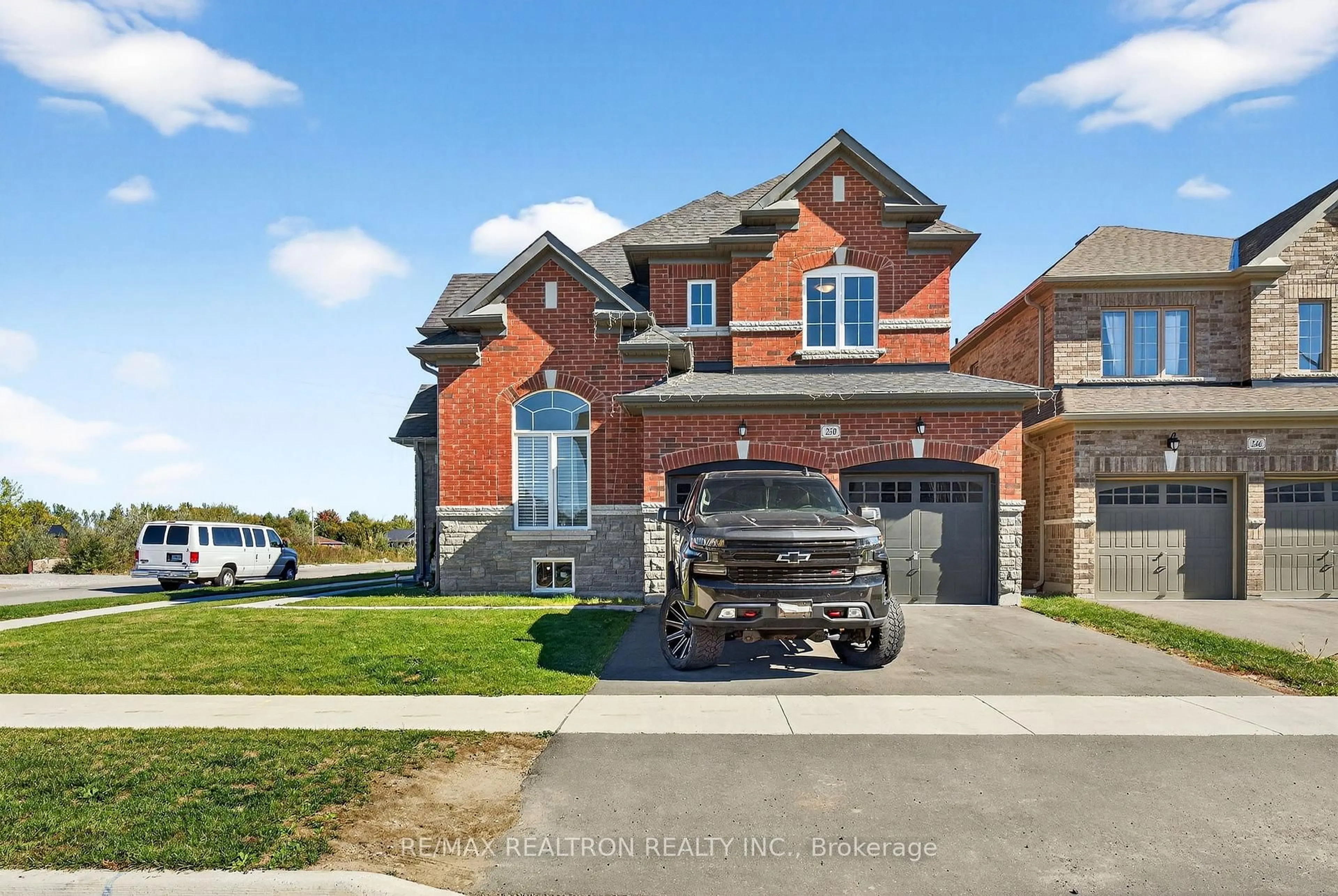 Home with brick exterior material, street for 250 FERRAGINE Cres, Bradford West Gwillimbury Ontario L3Z 4J8