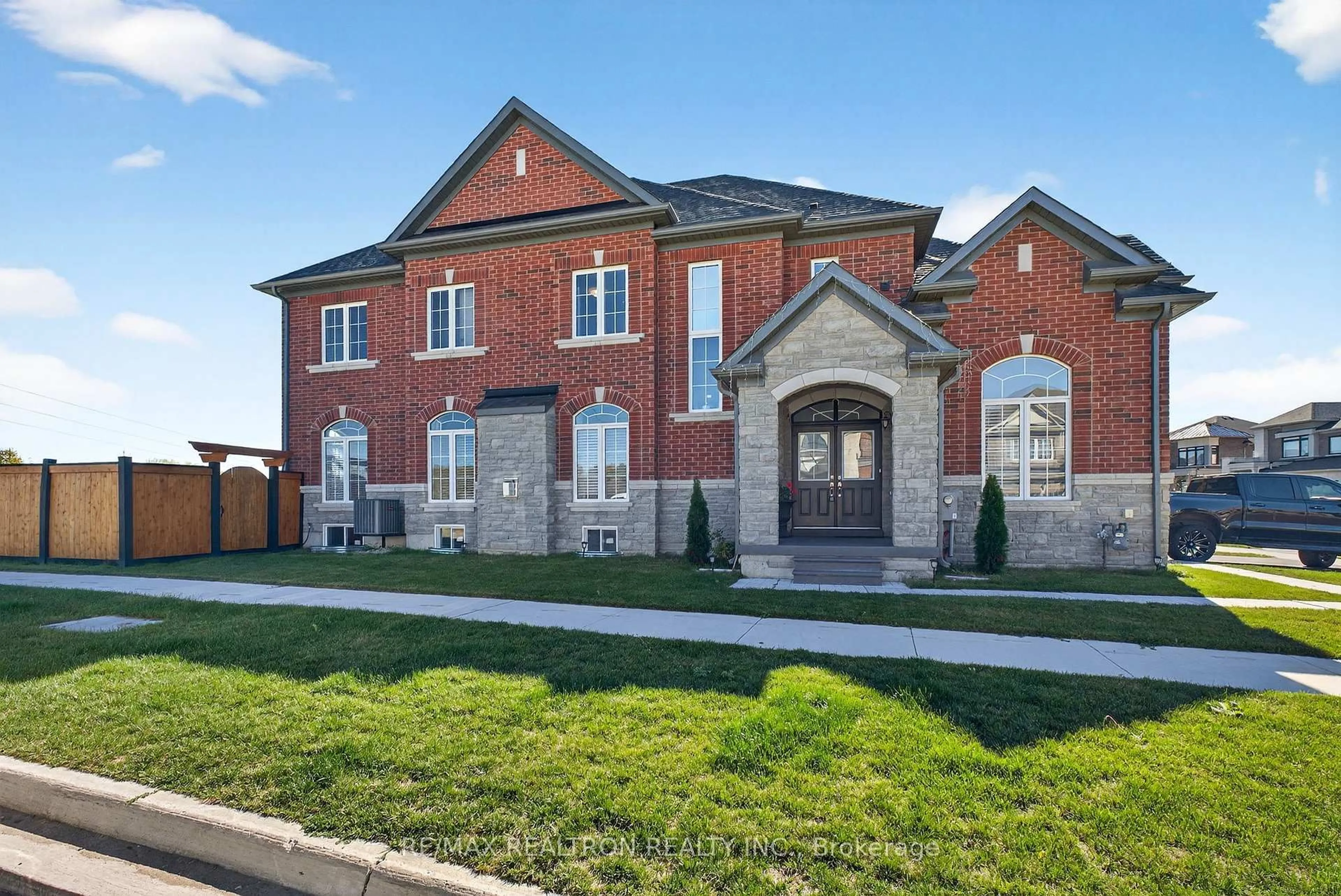 Home with brick exterior material, street for 250 FERRAGINE Cres, Bradford West Gwillimbury Ontario L3Z 4J8
