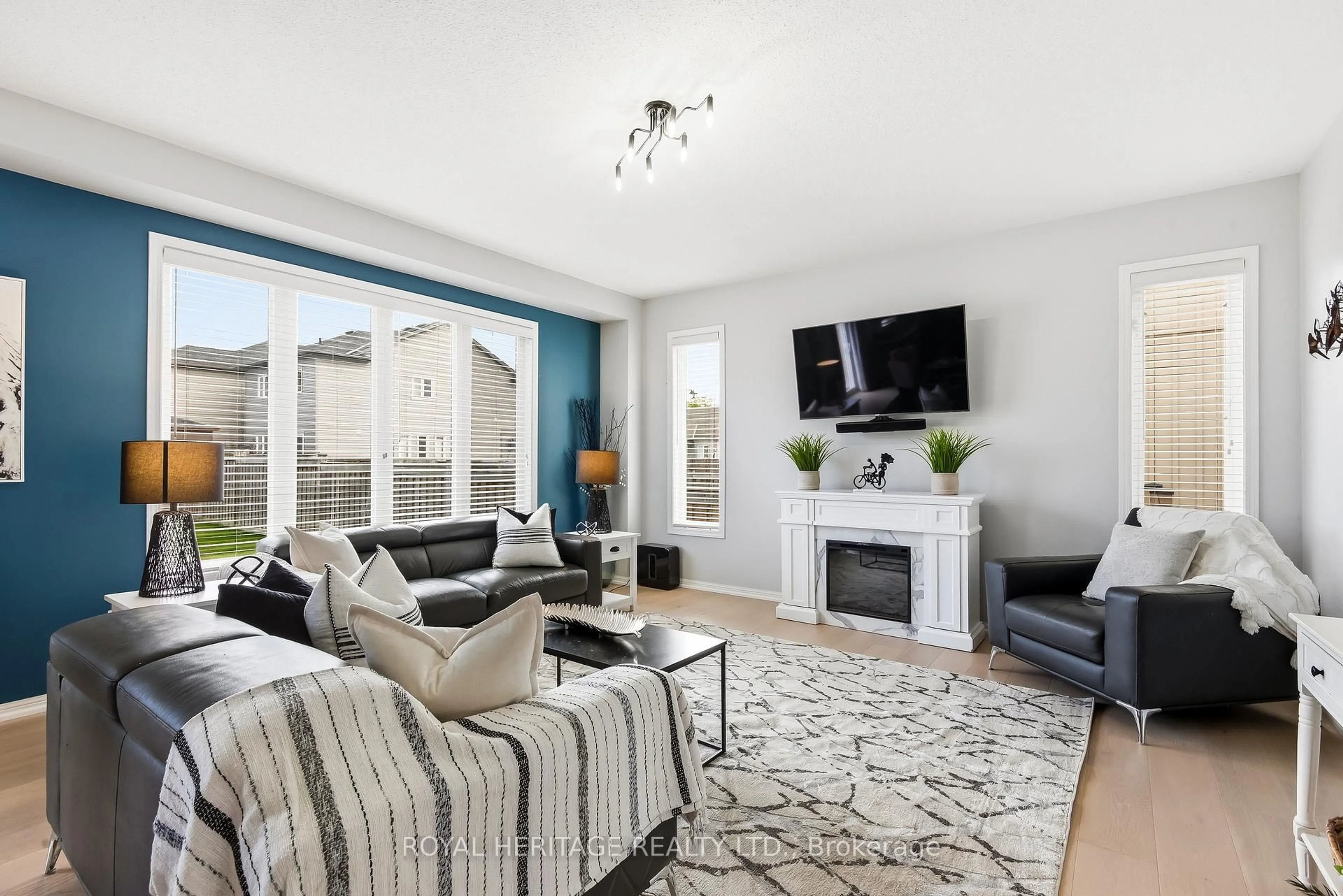 Living room with furniture, unknown for 7 Sunderland Meadows Dr, Brock Ontario L0C 1H0