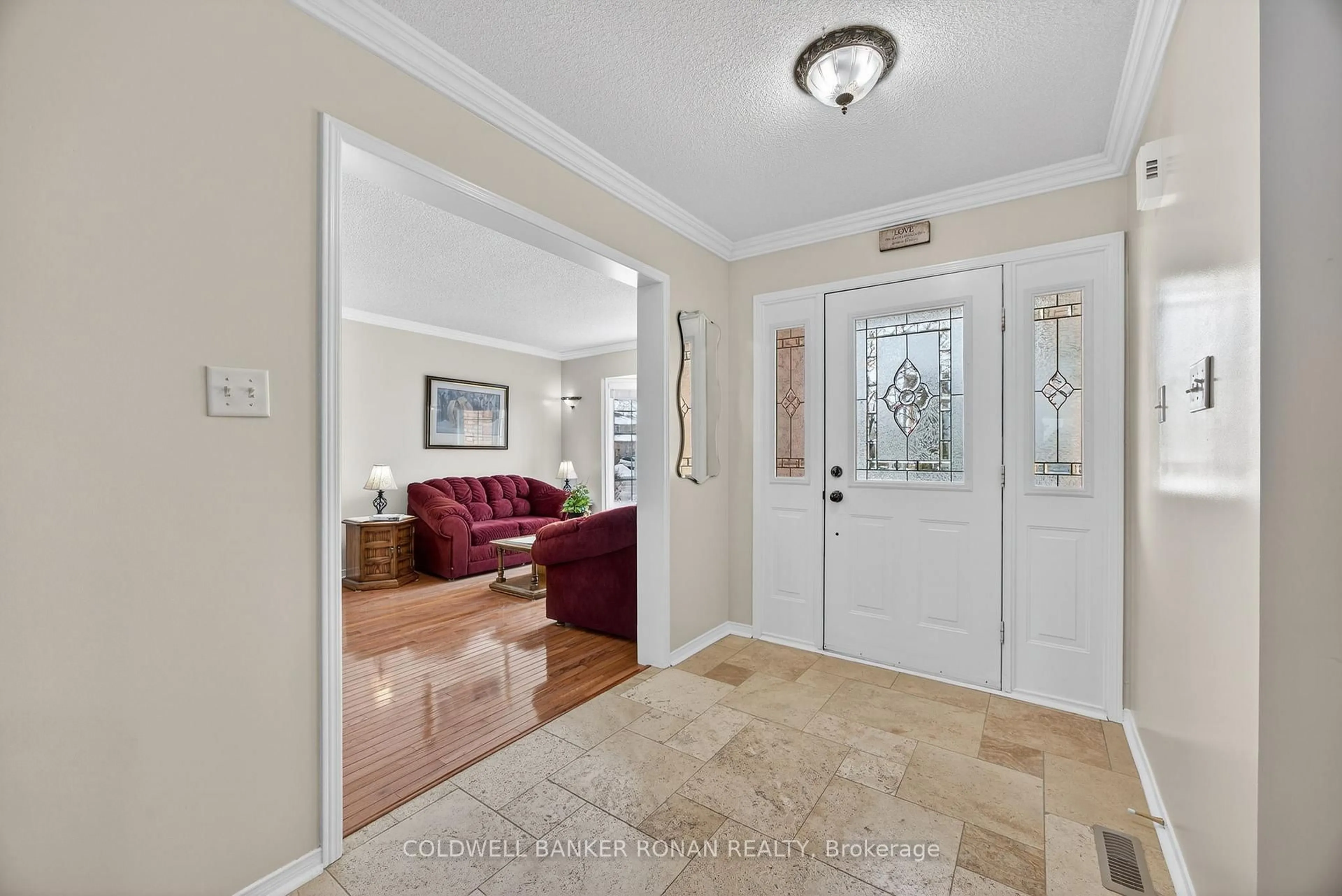 Indoor entryway for 9 Reynolds Ave, New Tecumseth Ontario L0G 1A0