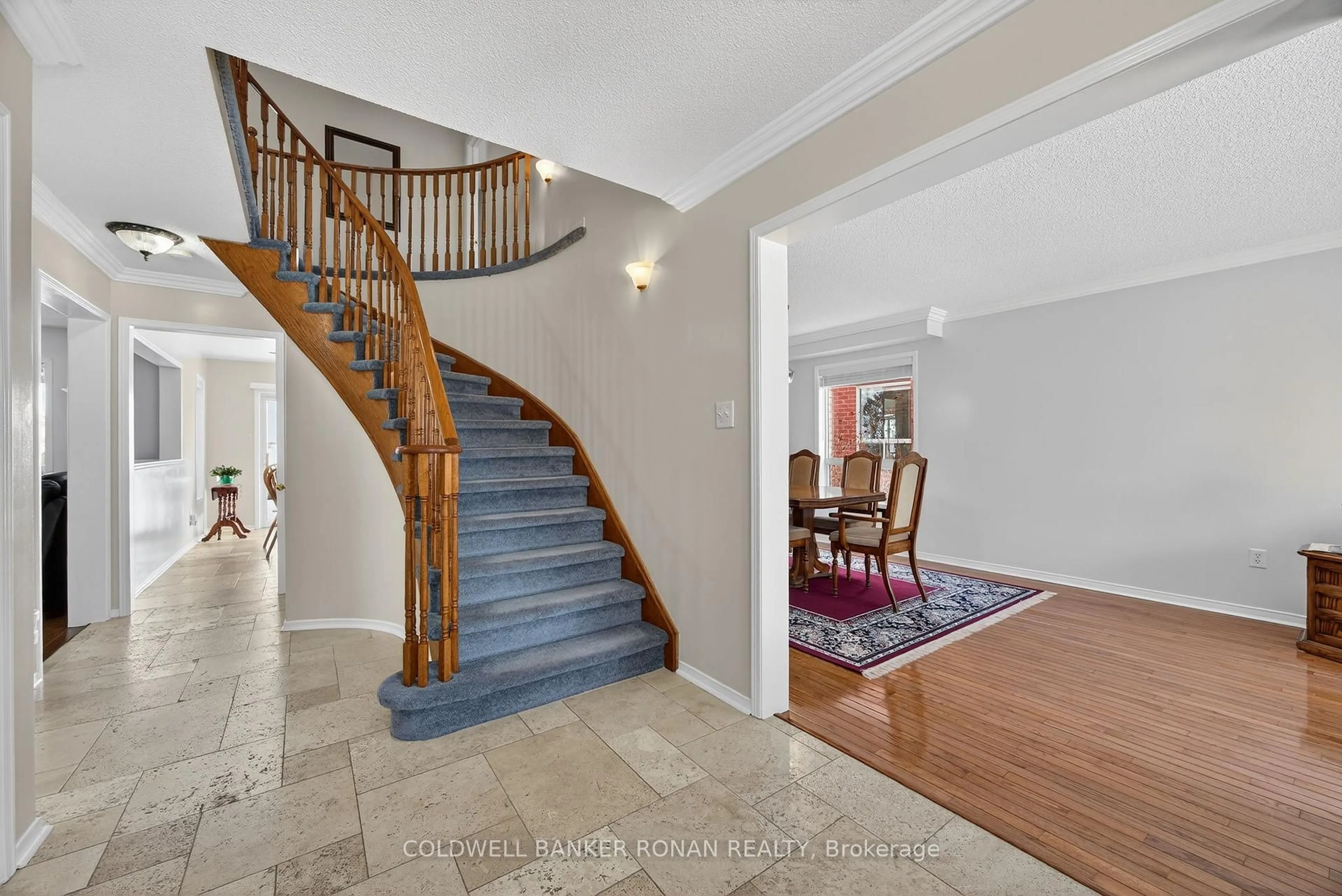 Indoor foyer for 9 Reynolds Ave, New Tecumseth Ontario L0G 1A0