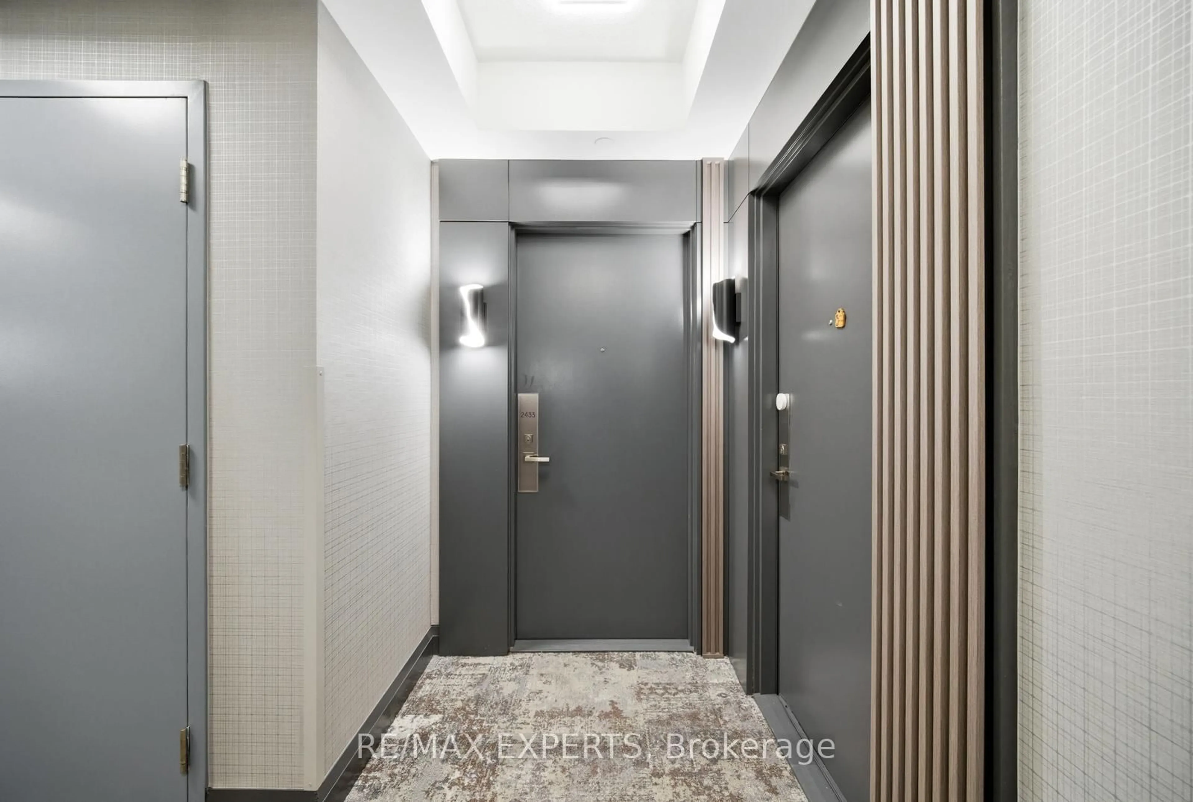 Indoor foyer for 7161 Yonge St #2433, Markham Ontario L3T 0C8