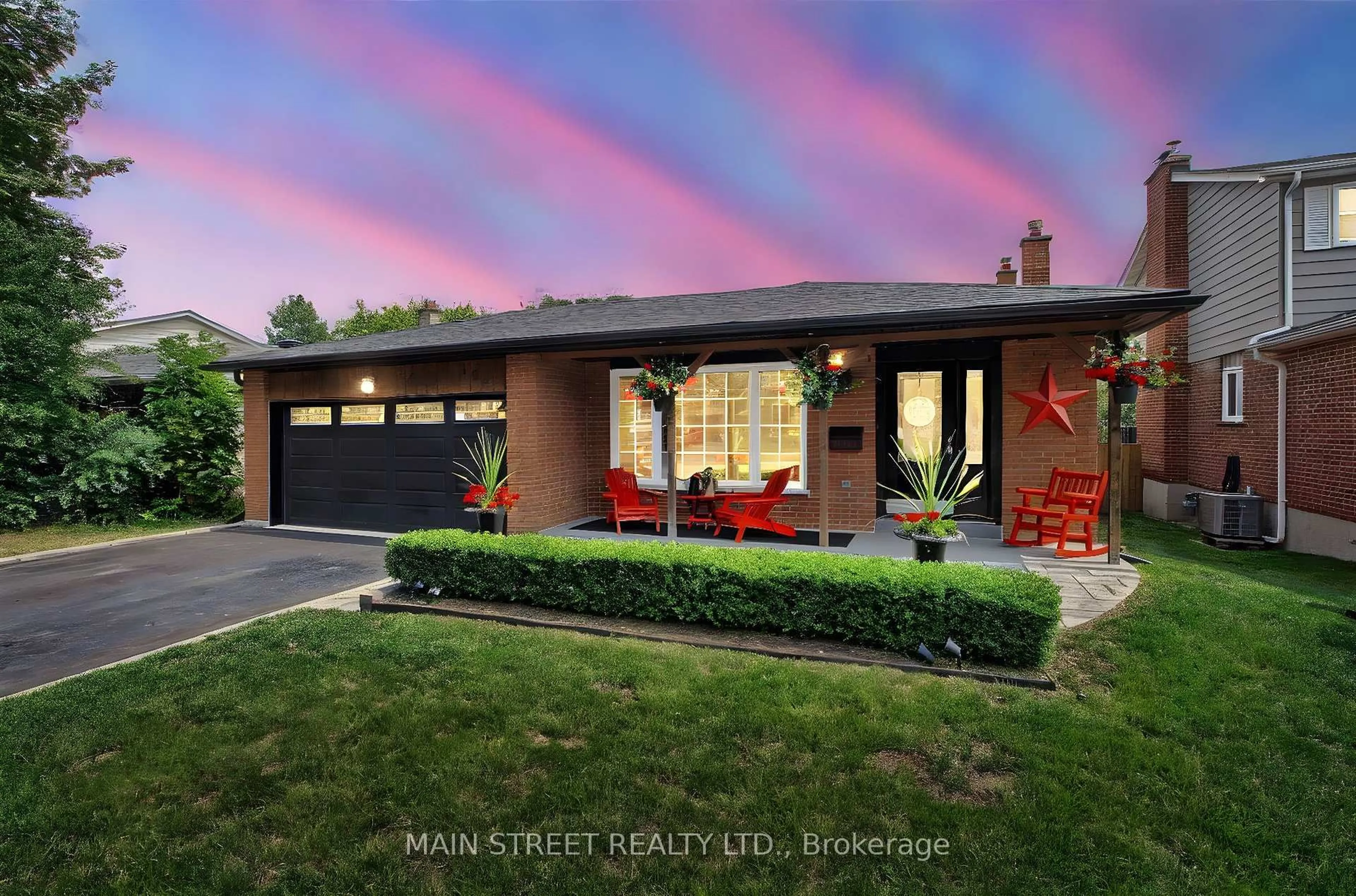 Home with brick exterior material, street for 124 Lee Ave, Bradford West Gwillimbury Ontario L3Z 1A9