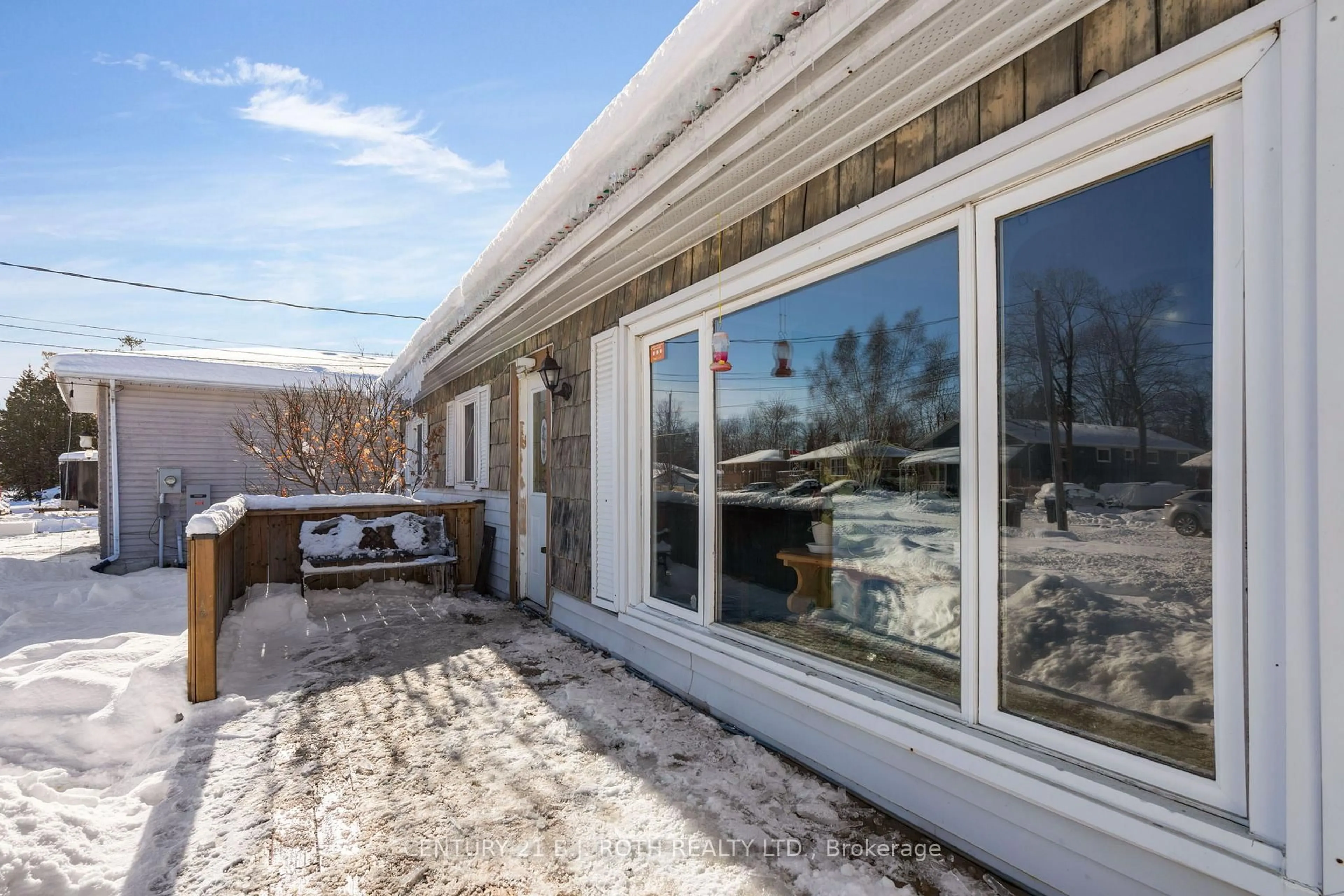 Patio, building for 1032 Gilmore Ave, Innisfil Ontario L0L 1W0