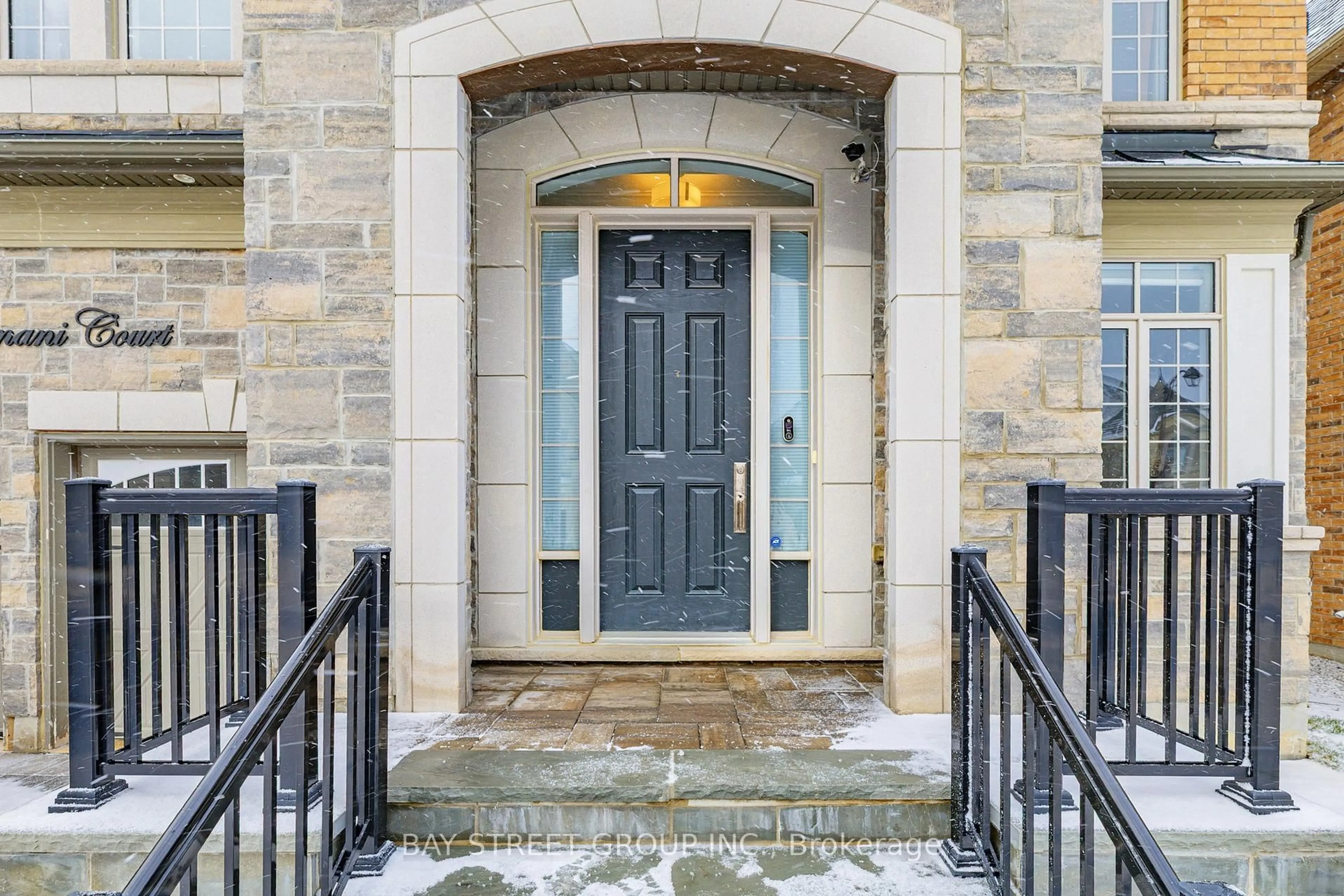 Indoor entryway for 20 Germani Crt, Richmond Hill Ontario L4E 1E2