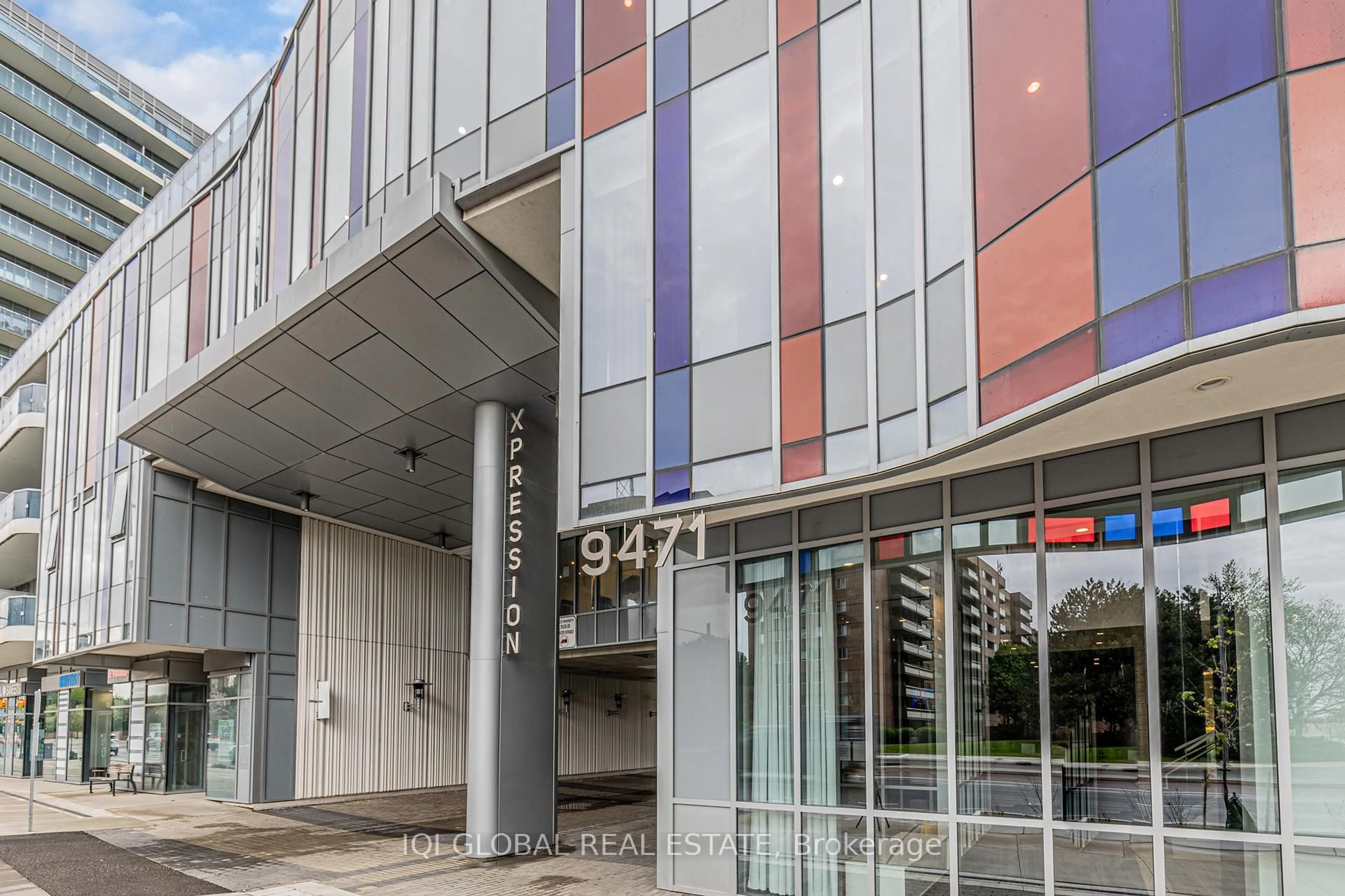 Indoor foyer for 9471 Yonge St #301, Richmond Hill Ontario L4C 1V4