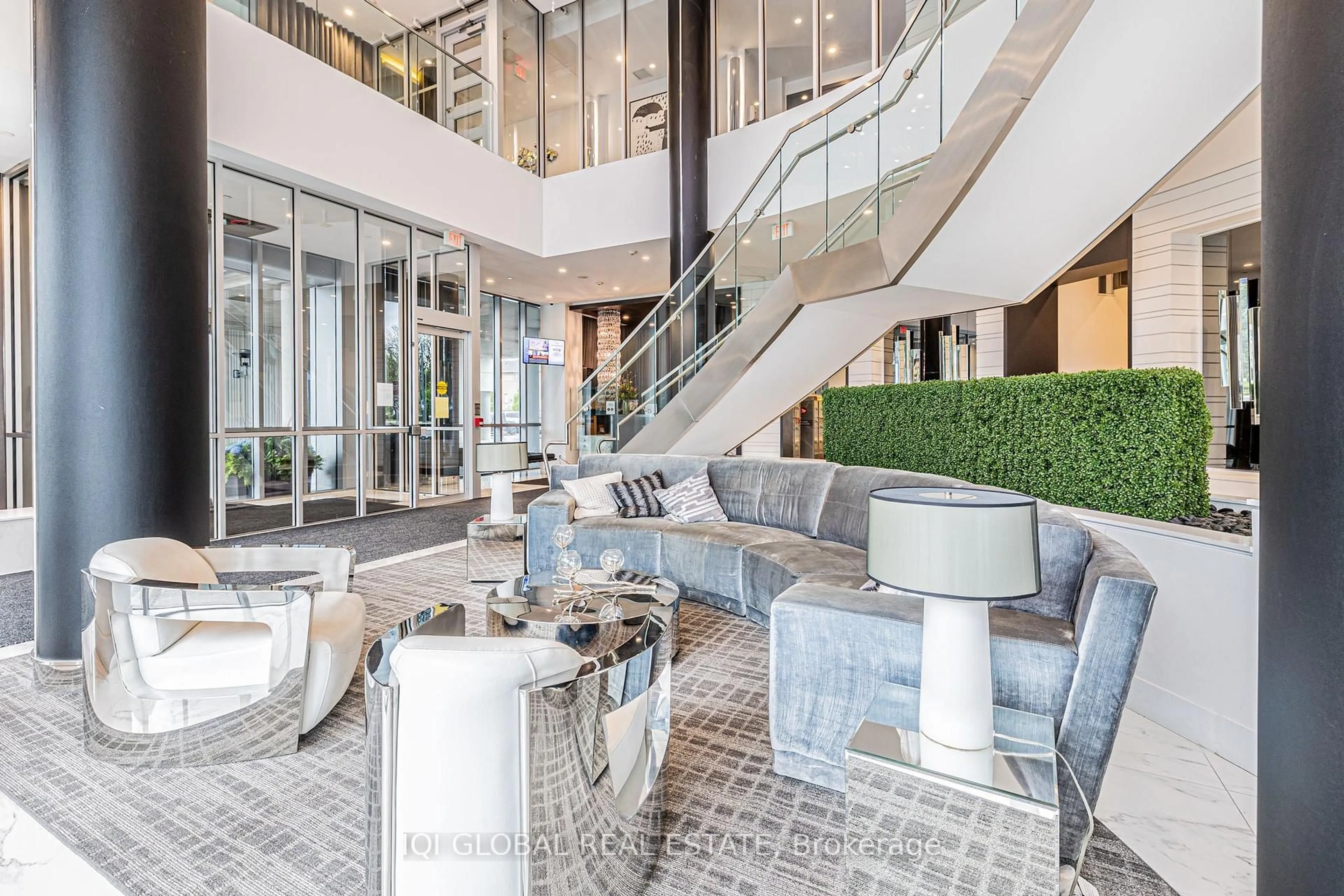 Lobby for 9471 Yonge St #301, Richmond Hill Ontario L4C 1V4