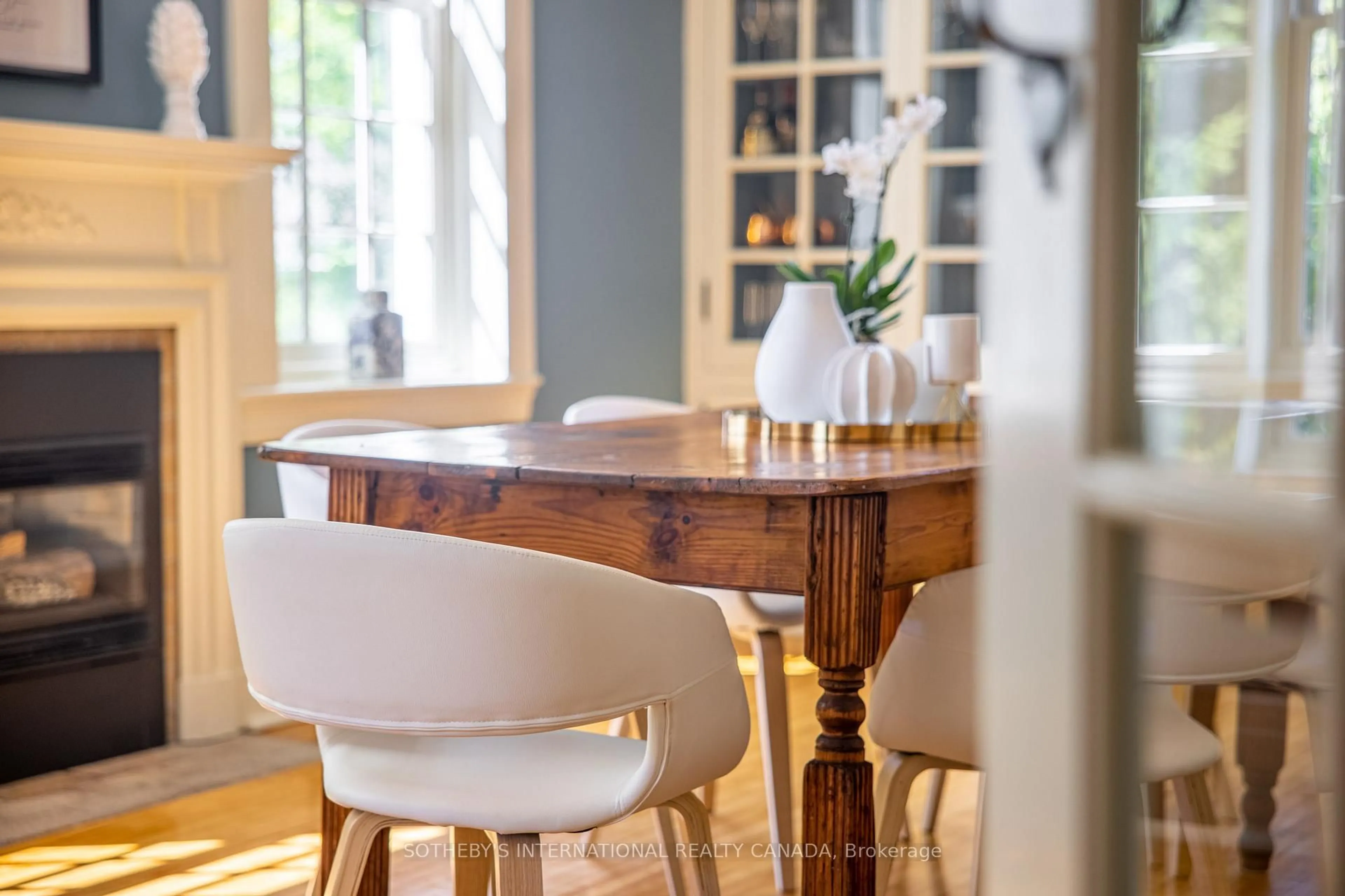 Dining room, wood/laminate floor for 220 Old Yonge St, Aurora Ontario L4G 6J6