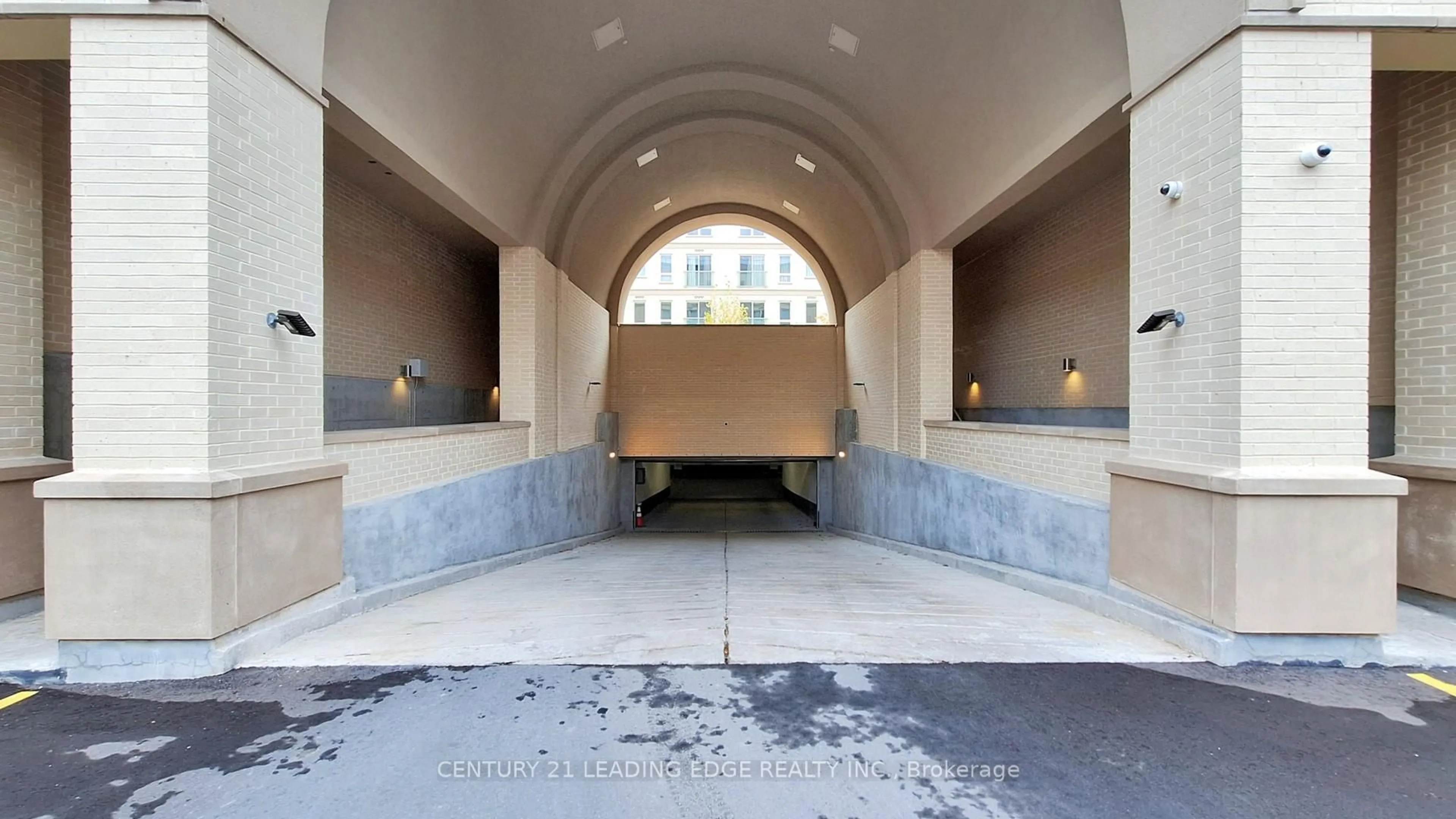 Indoor foyer for 101 Cathedral High St #224, Markham Ontario L6C 0P1