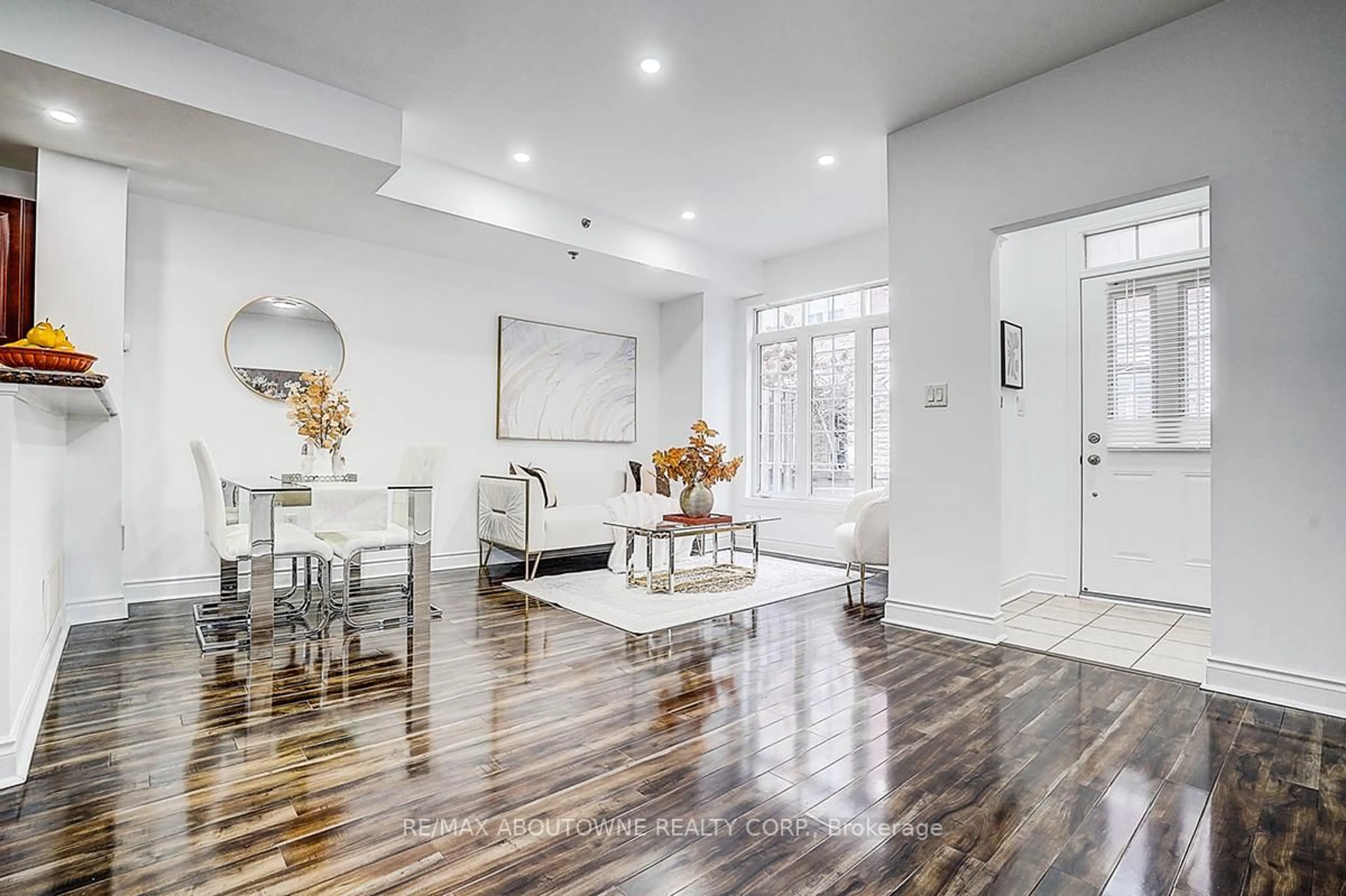 Indoor entryway for 8 Brighton Pl #50, Vaughan Ontario L4J 0E3