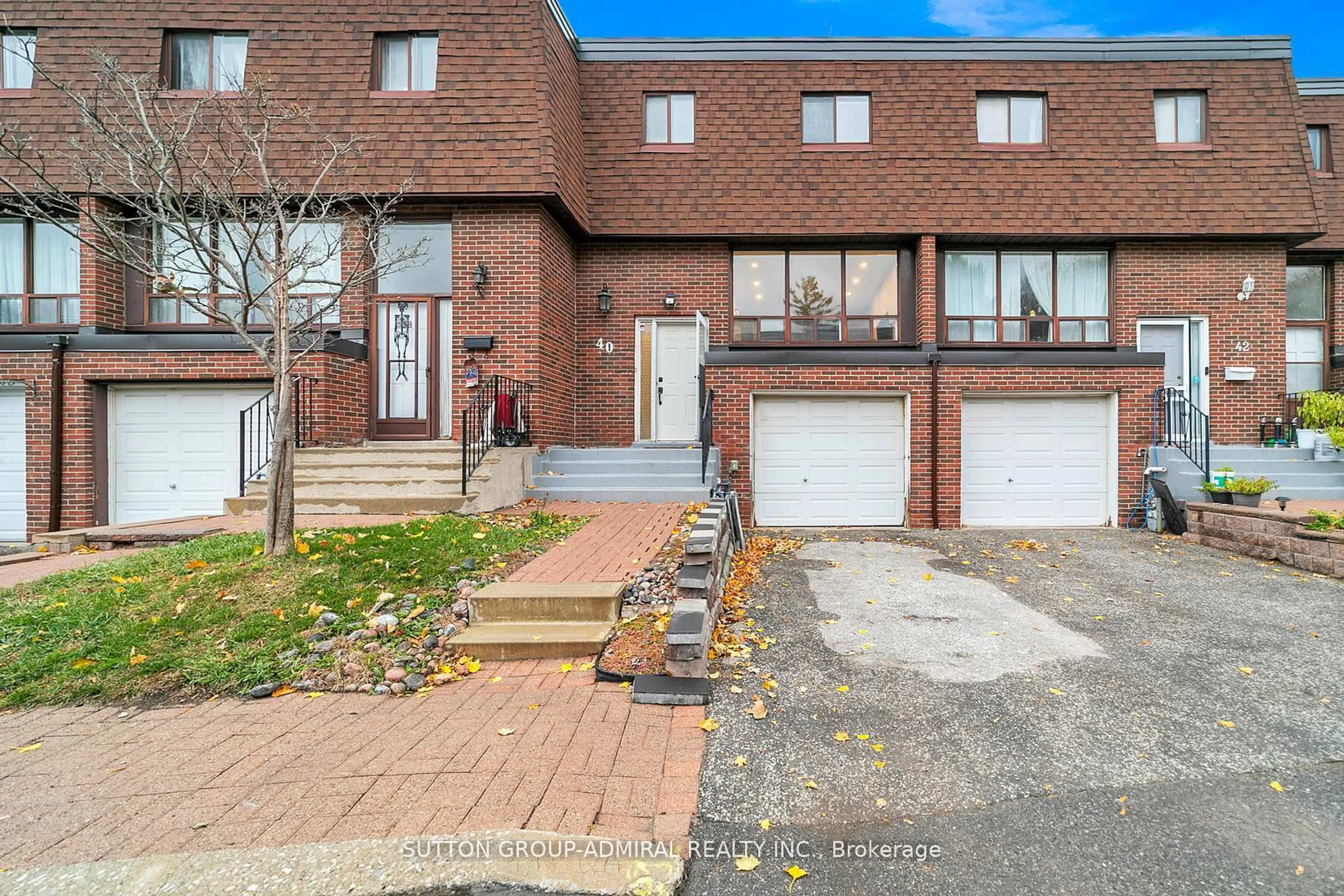 Home with brick exterior material, street for 40 Stately Way, Markham Ontario L3T 3Z8