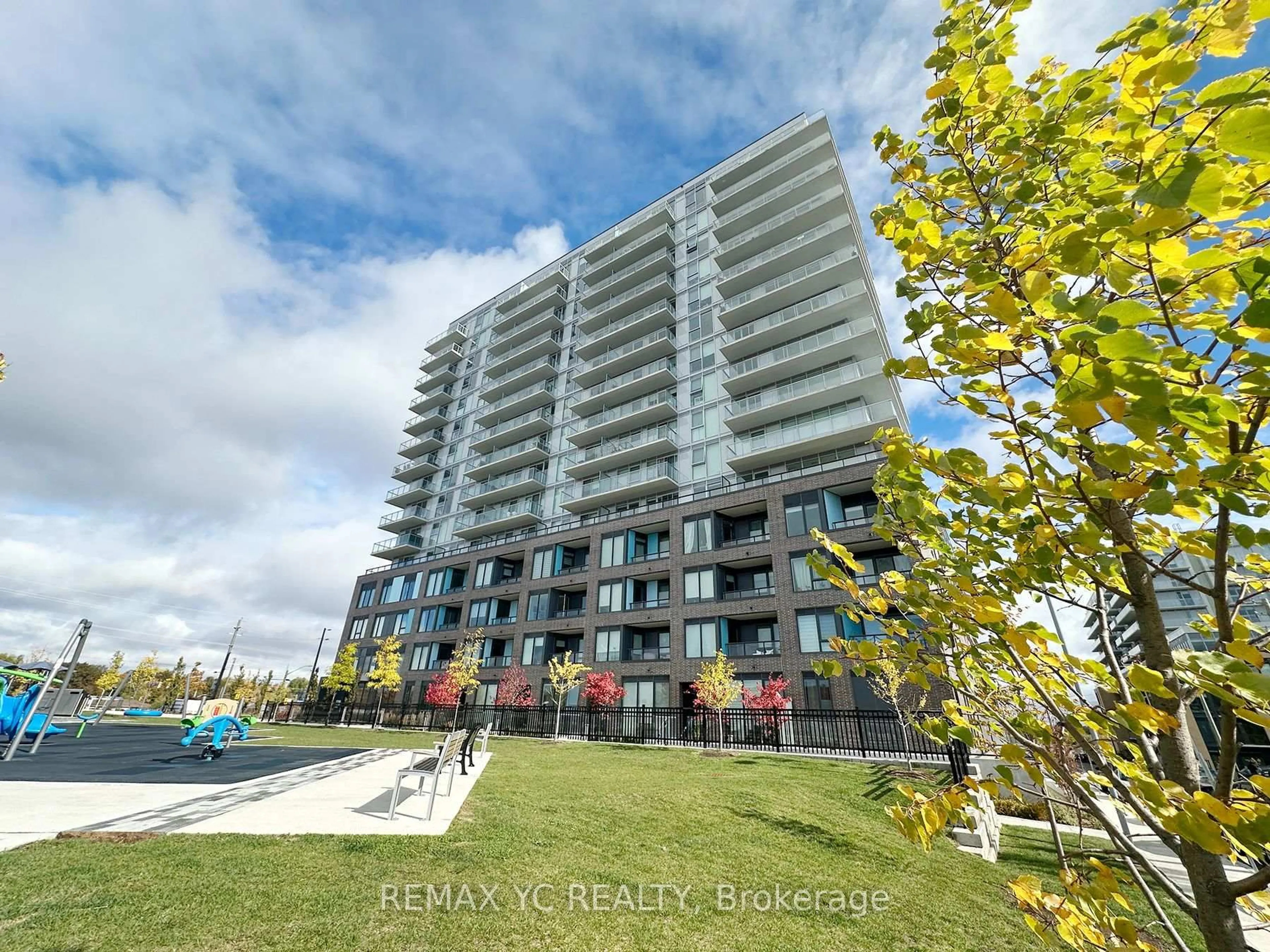 A pic from outside/outdoor area/front of a property/back of a property/a pic from drone, unknown for 185 Deerfield Rd #501, Newmarket Ontario L3Y 0G7