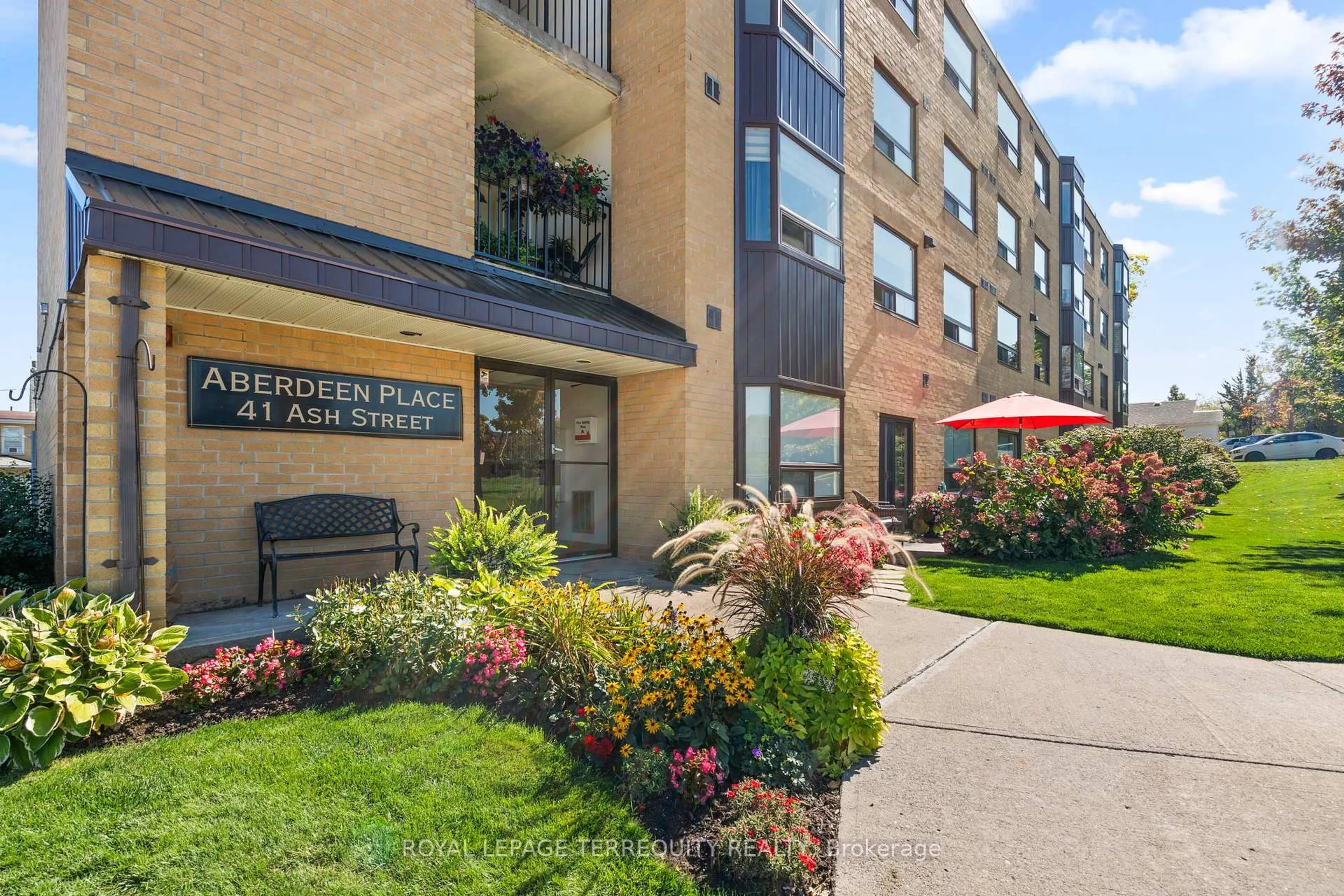 Patio, street for 41 Ash St #304, Uxbridge Ontario L9P 1E2