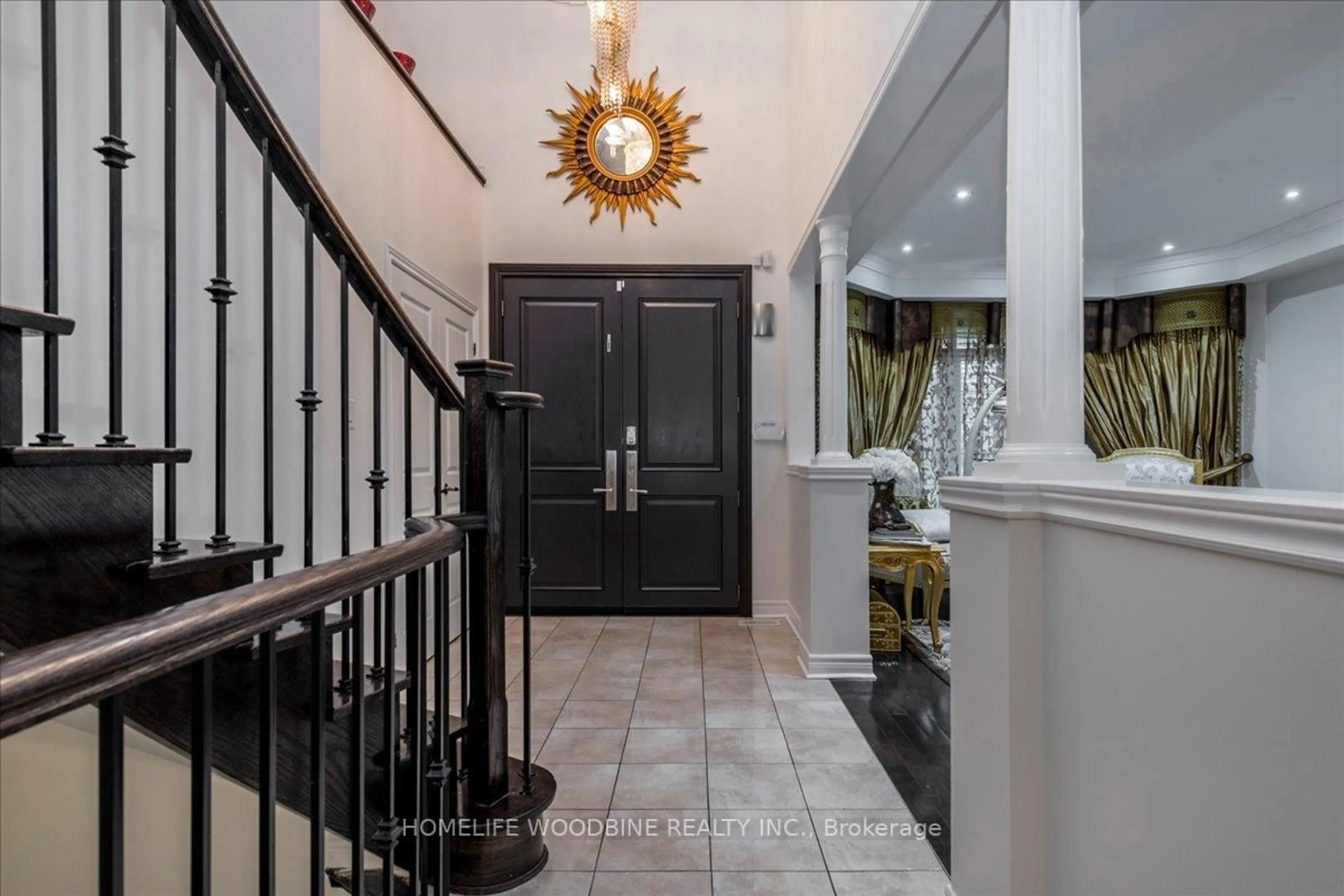 Indoor foyer for 28 Credo Dr, Vaughan Ontario L4H 0M6