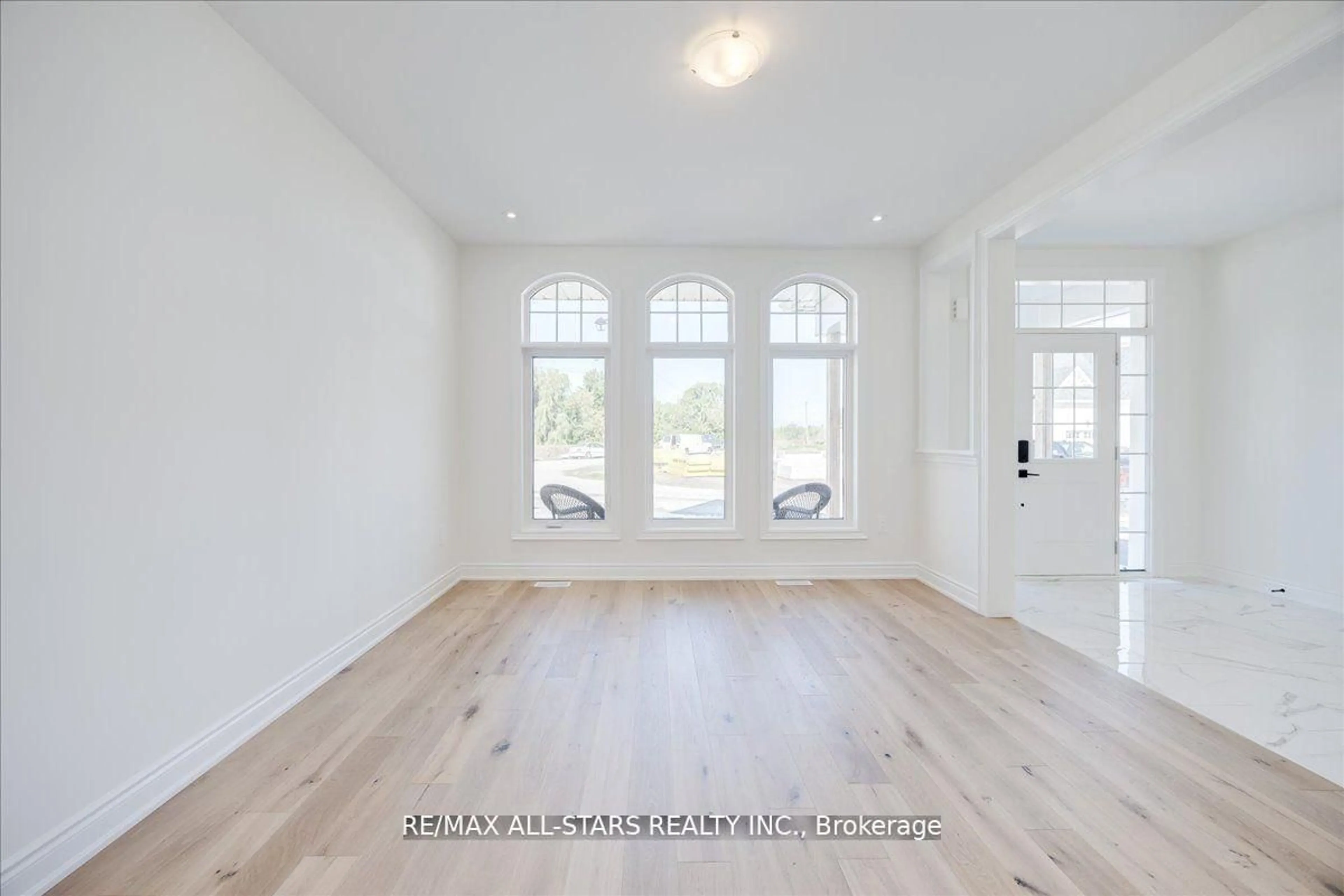 Indoor entryway for 59 Stadacona Ave, Georgina Ontario L0E 1R0