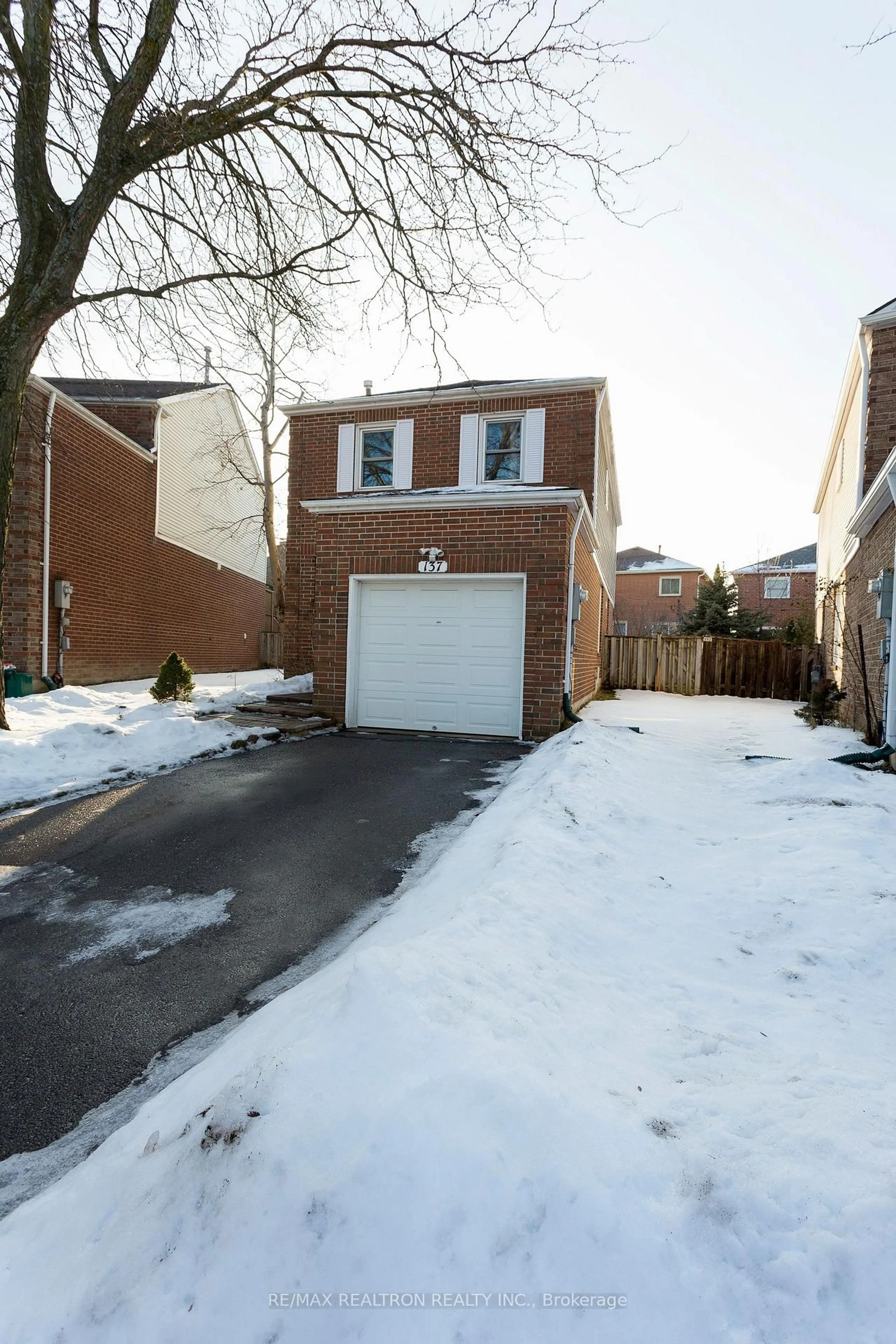 Home with brick exterior material, street for 137 Glenmanor Way, Vaughan Ontario L4J 3A3