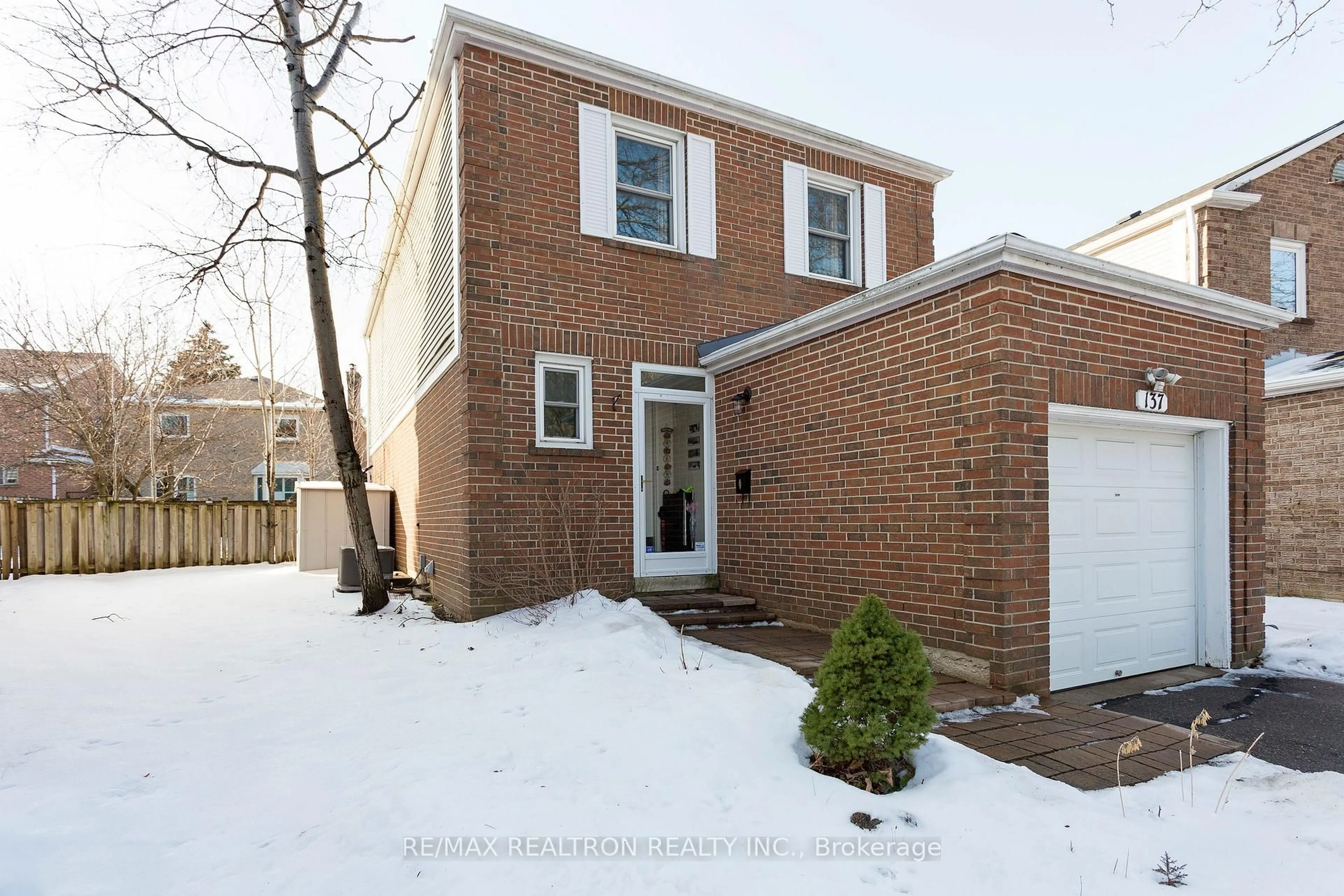 Home with brick exterior material, street for 137 Glenmanor Way, Vaughan Ontario L4J 3A3