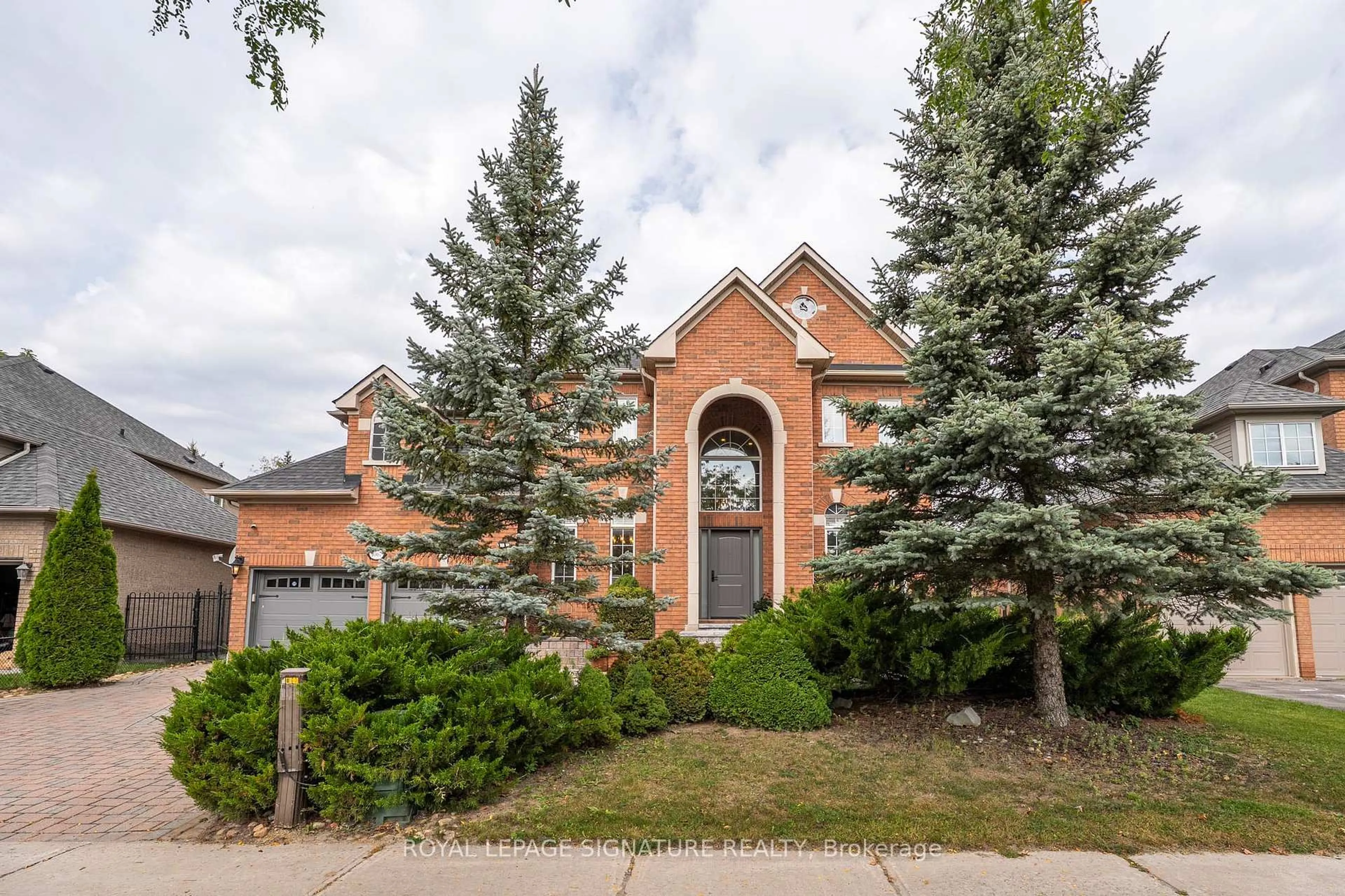 Home with brick exterior material, street for 1067 Ivsbridge Blvd, Newmarket Ontario L3X 1N3