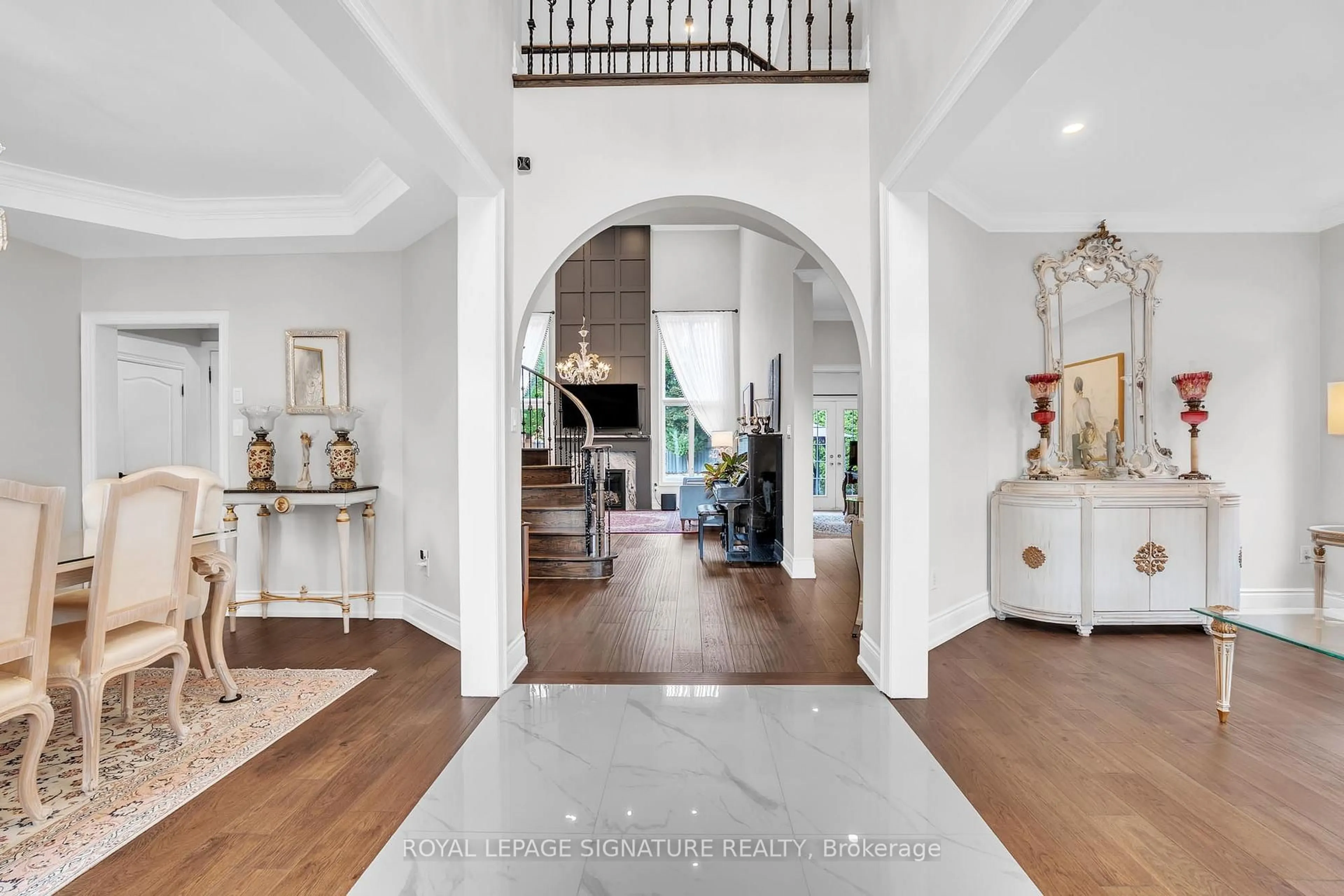 Indoor entryway for 1067 Ivsbridge Blvd, Newmarket Ontario L3X 1N3