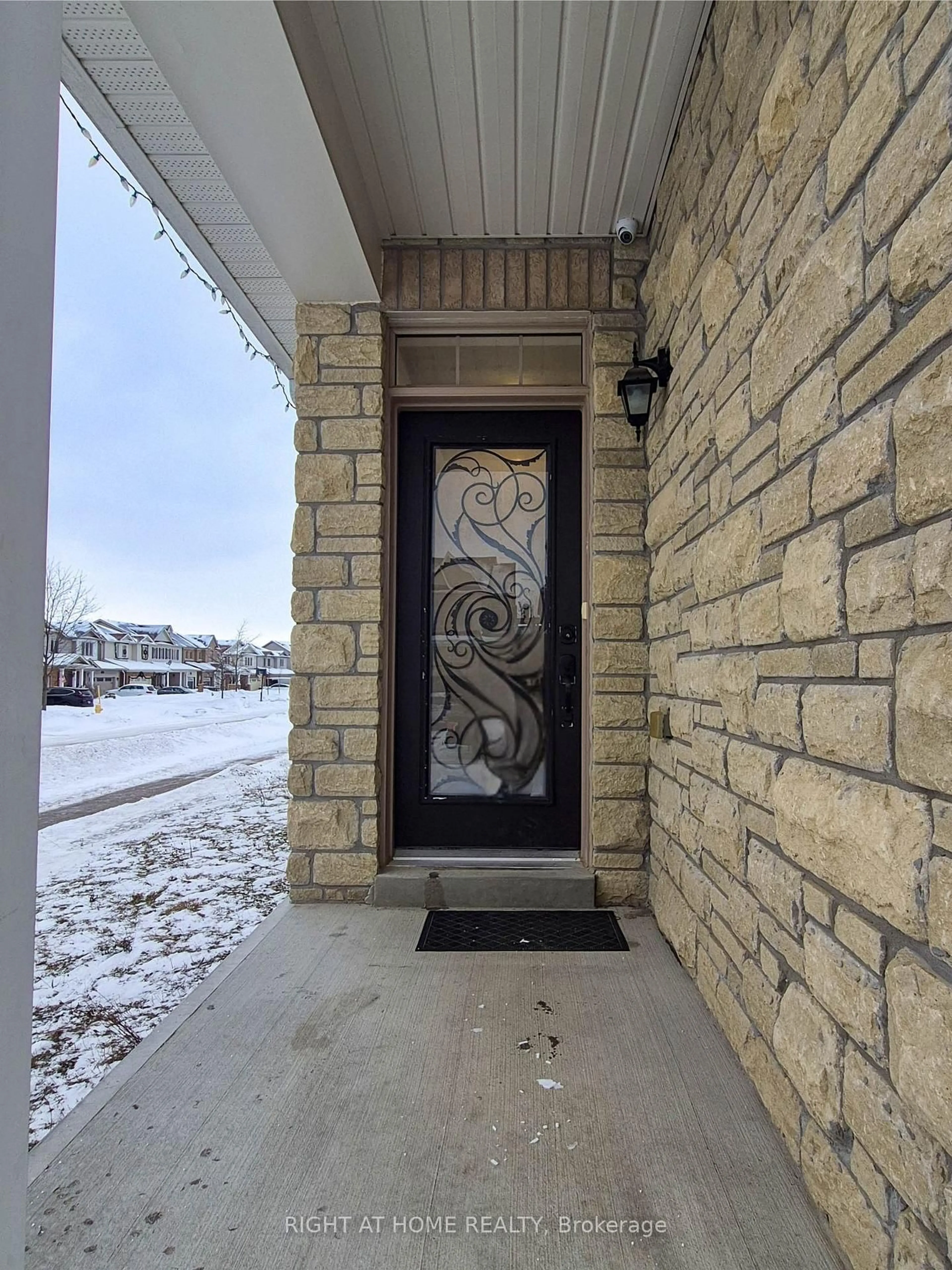 Indoor entryway for 57 Sasco Way, Essa Ontario L3W 0C8