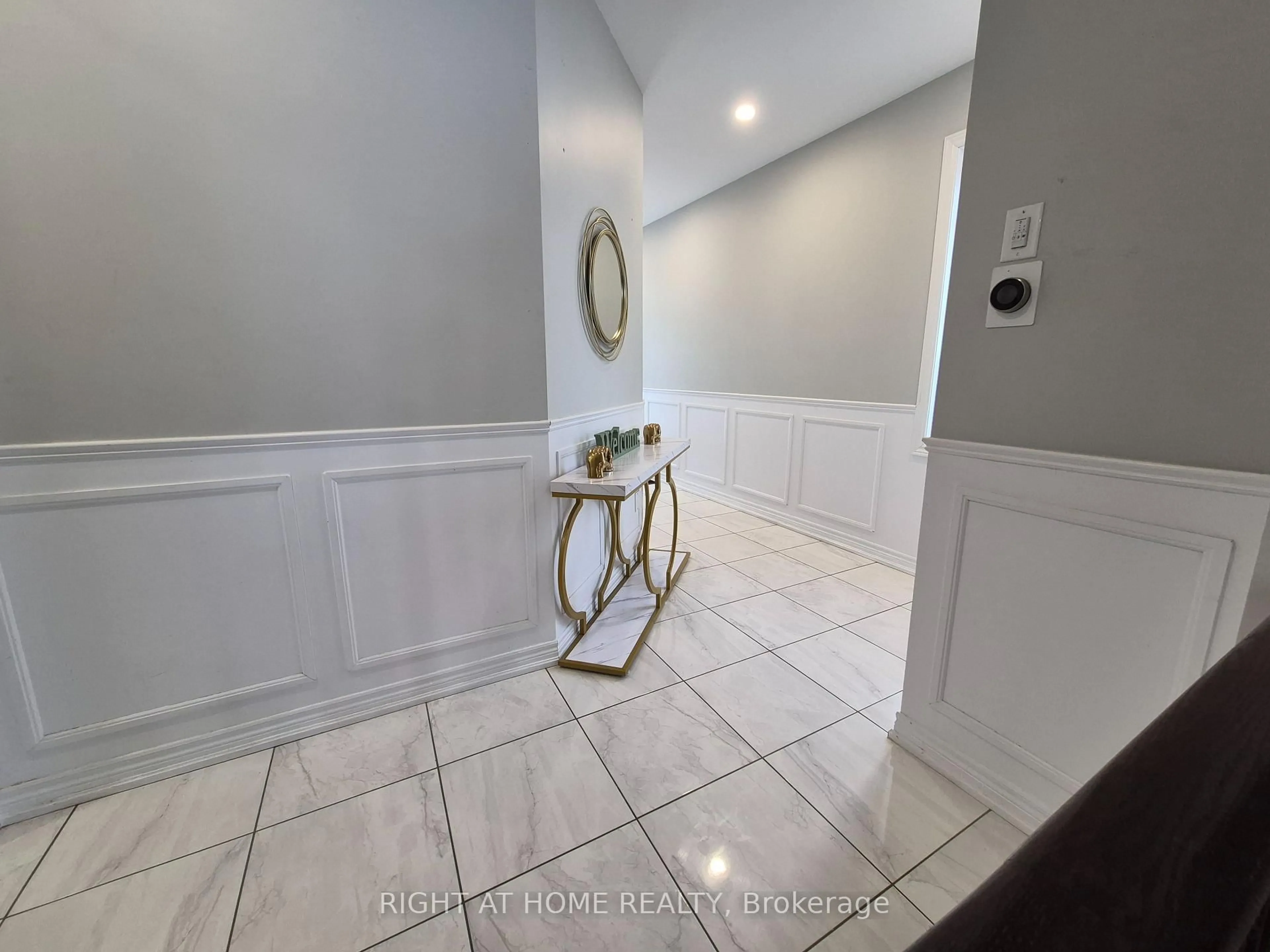 Indoor entryway for 57 Sasco Way, Essa Ontario L3W 0C8