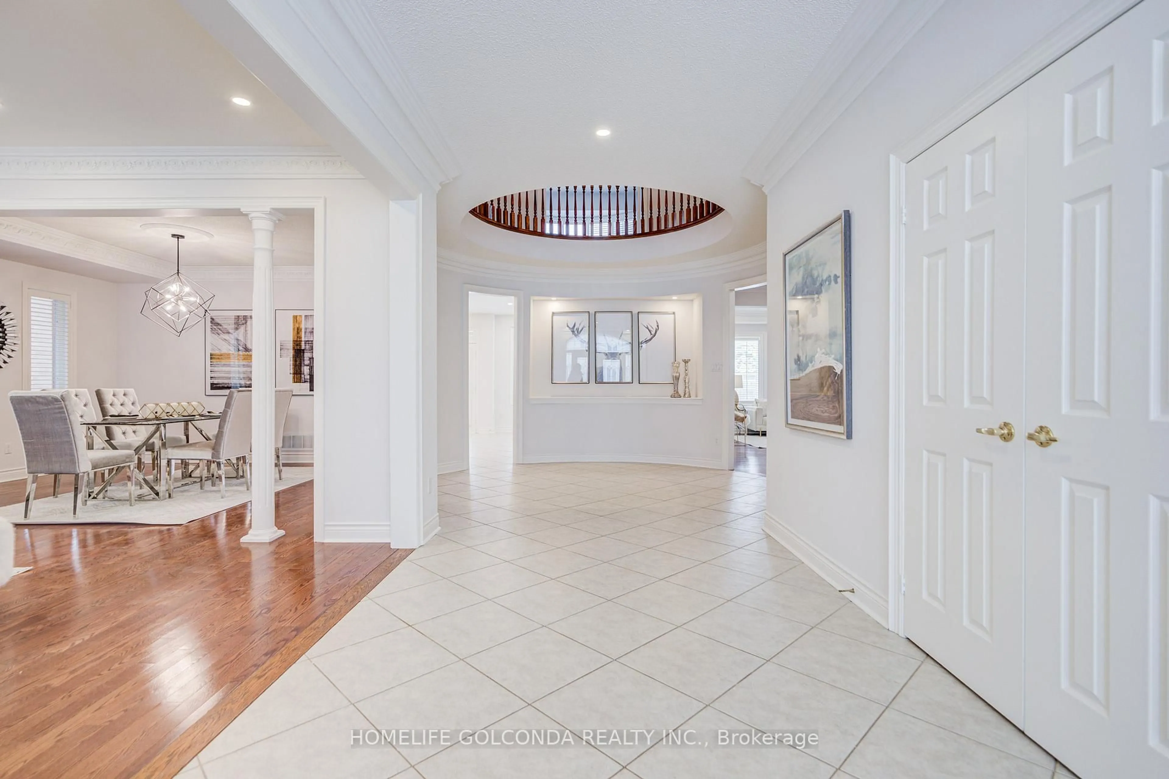 Indoor foyer for 34 Odessa Cres, Markham Ontario L6C 2T3
