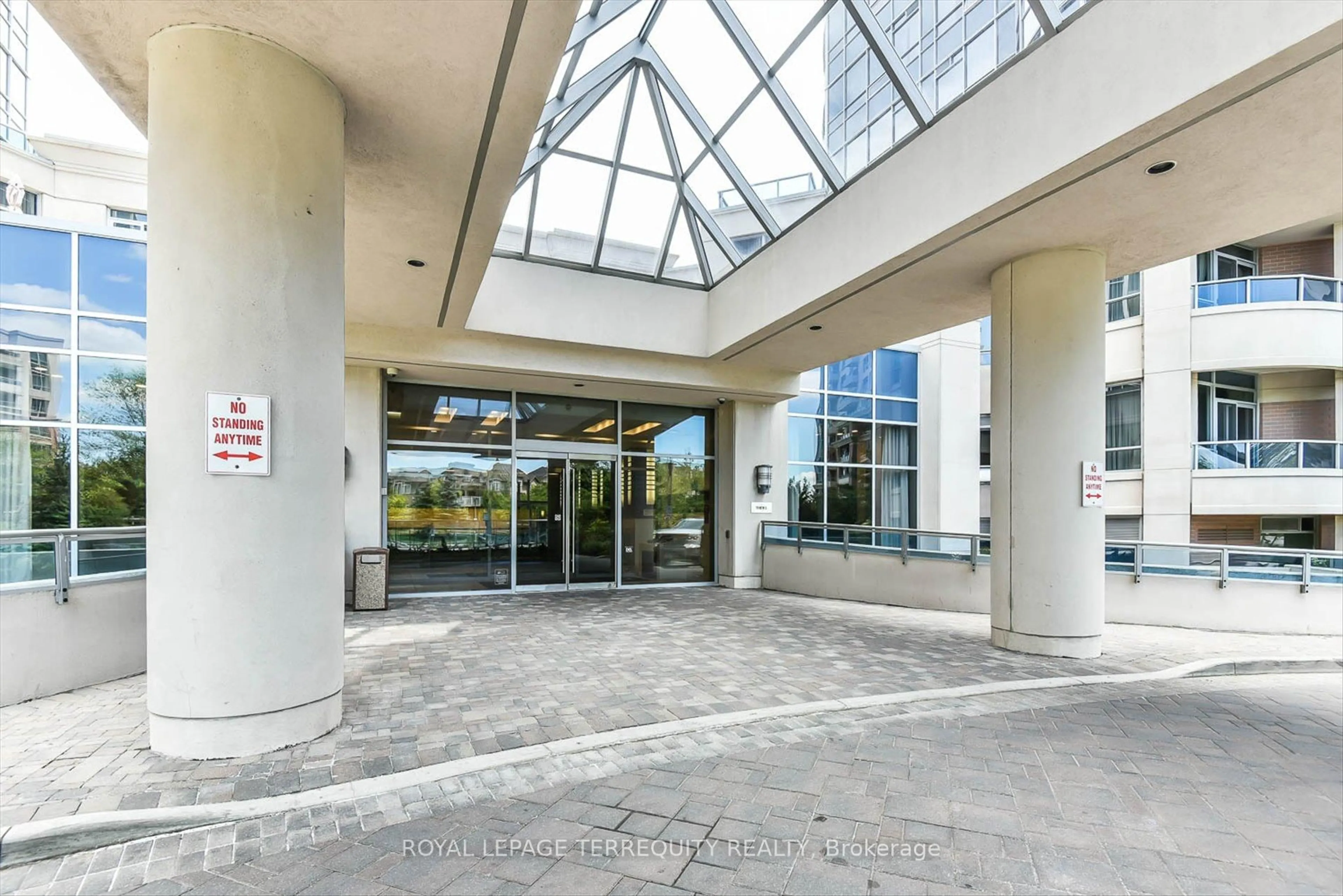 Indoor foyer for 23 Cox Blvd #1287, Markham Ontario L3R 7Z9