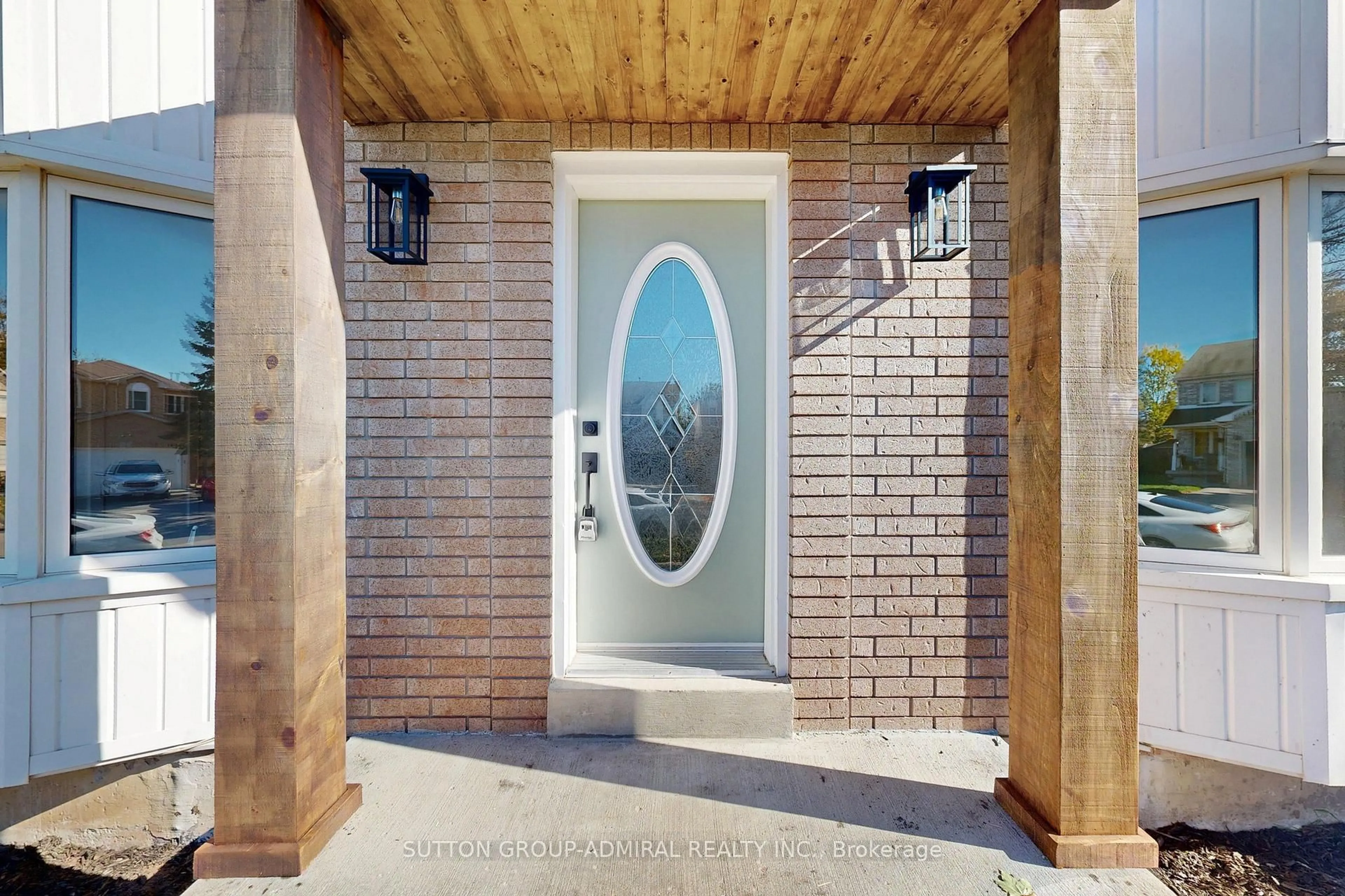 Indoor entryway for 2213 Chalmers Cres, Innisfil Ontario L9S 1Y6