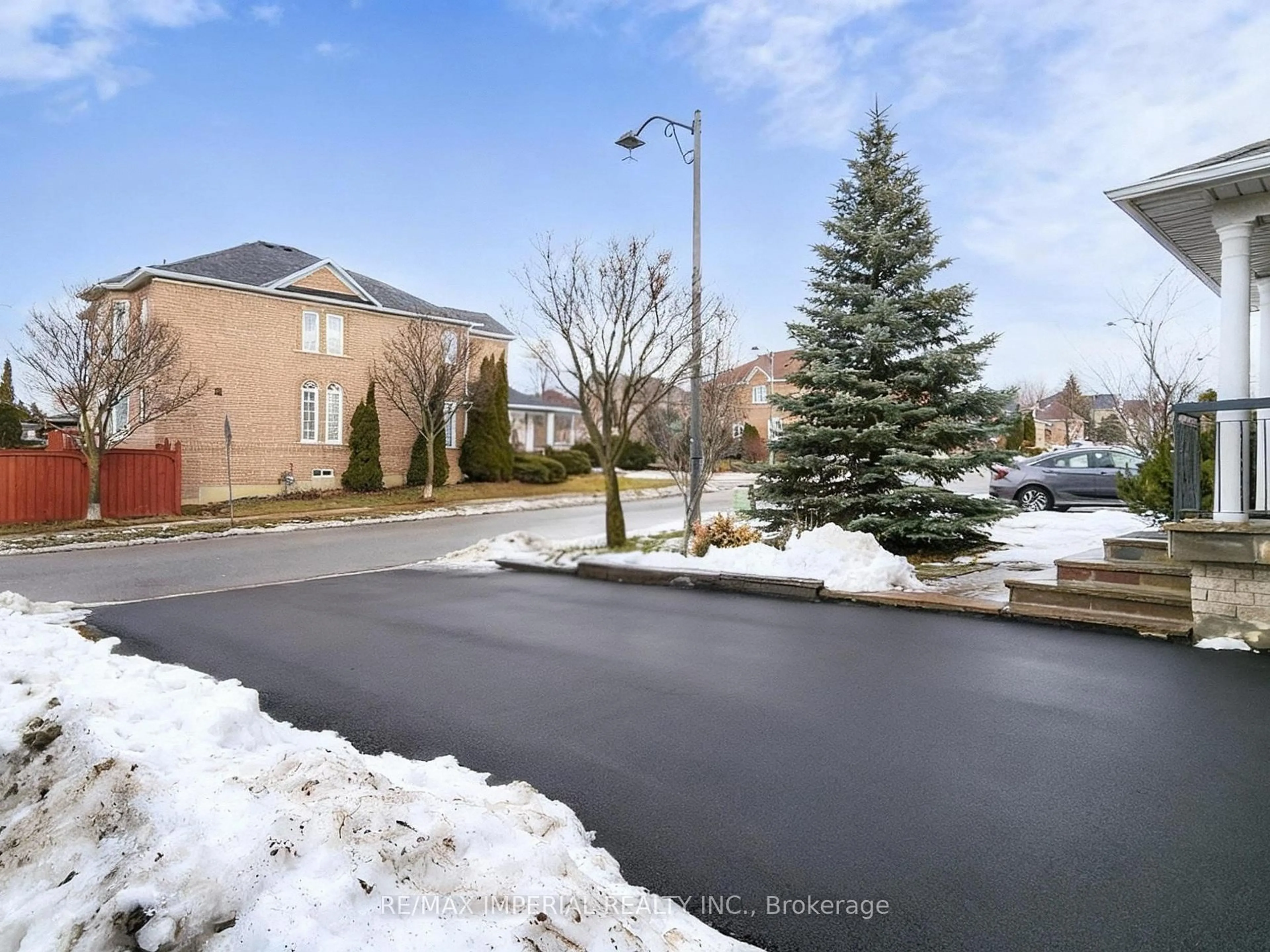 Parking for 117 Montebello Ave, Vaughan Ontario L4H 1T5