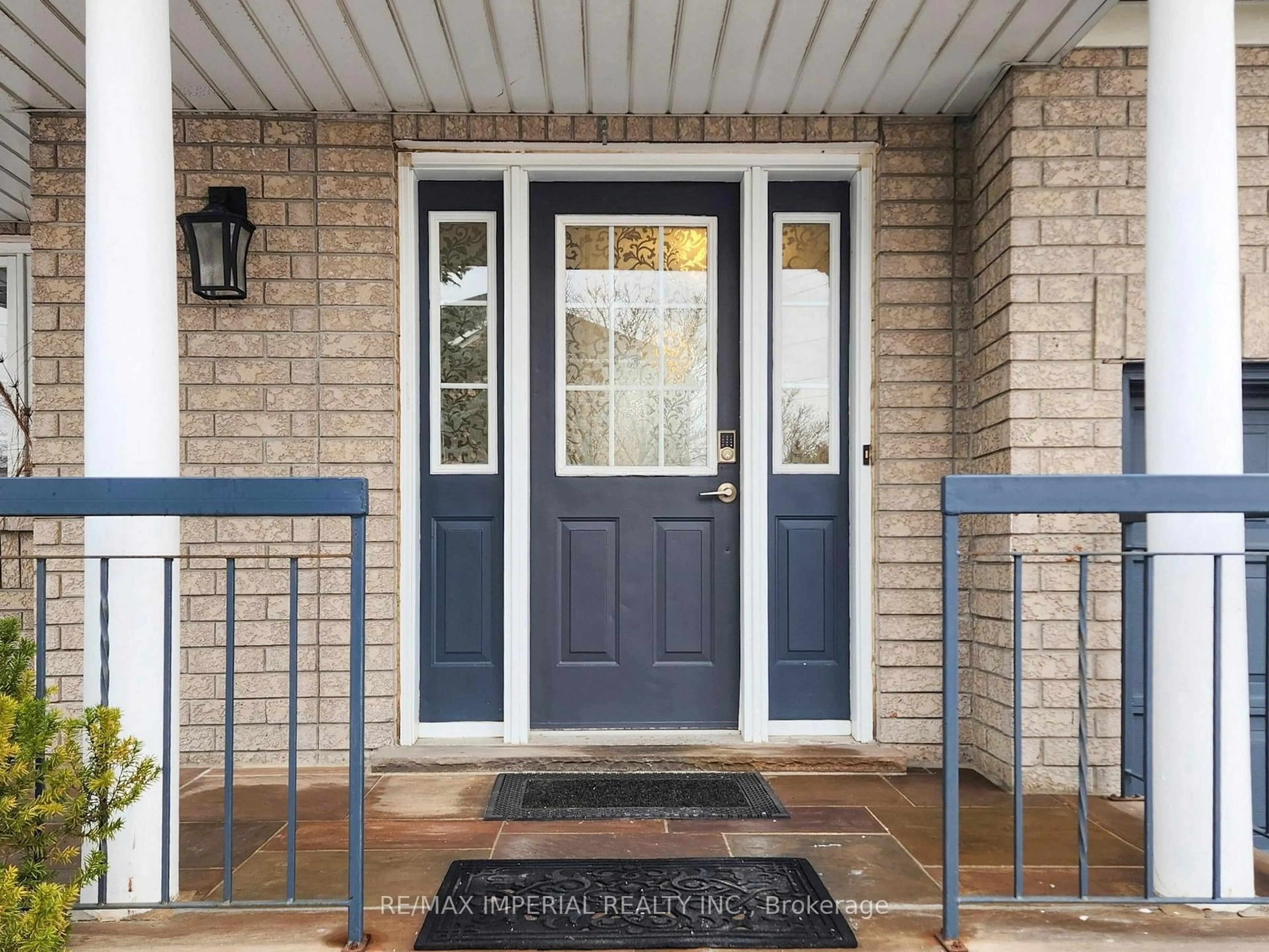 Indoor entryway for 117 Montebello Ave, Vaughan Ontario L4H 1T5