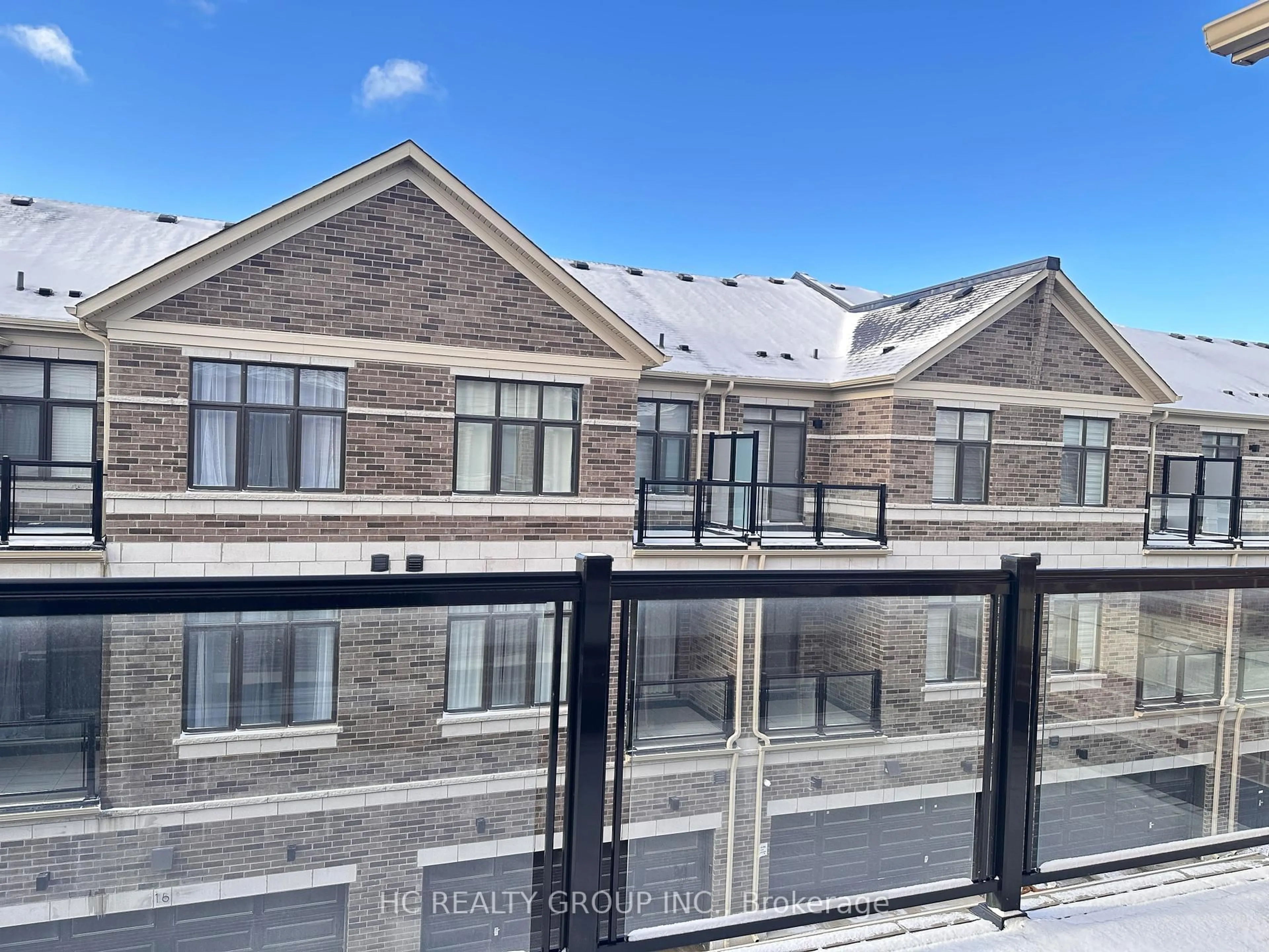 A pic from outside/outdoor area/front of a property/back of a property/a pic from drone, unknown for 34 Millman Lane, Richmond Hill Ontario L4S 0P9