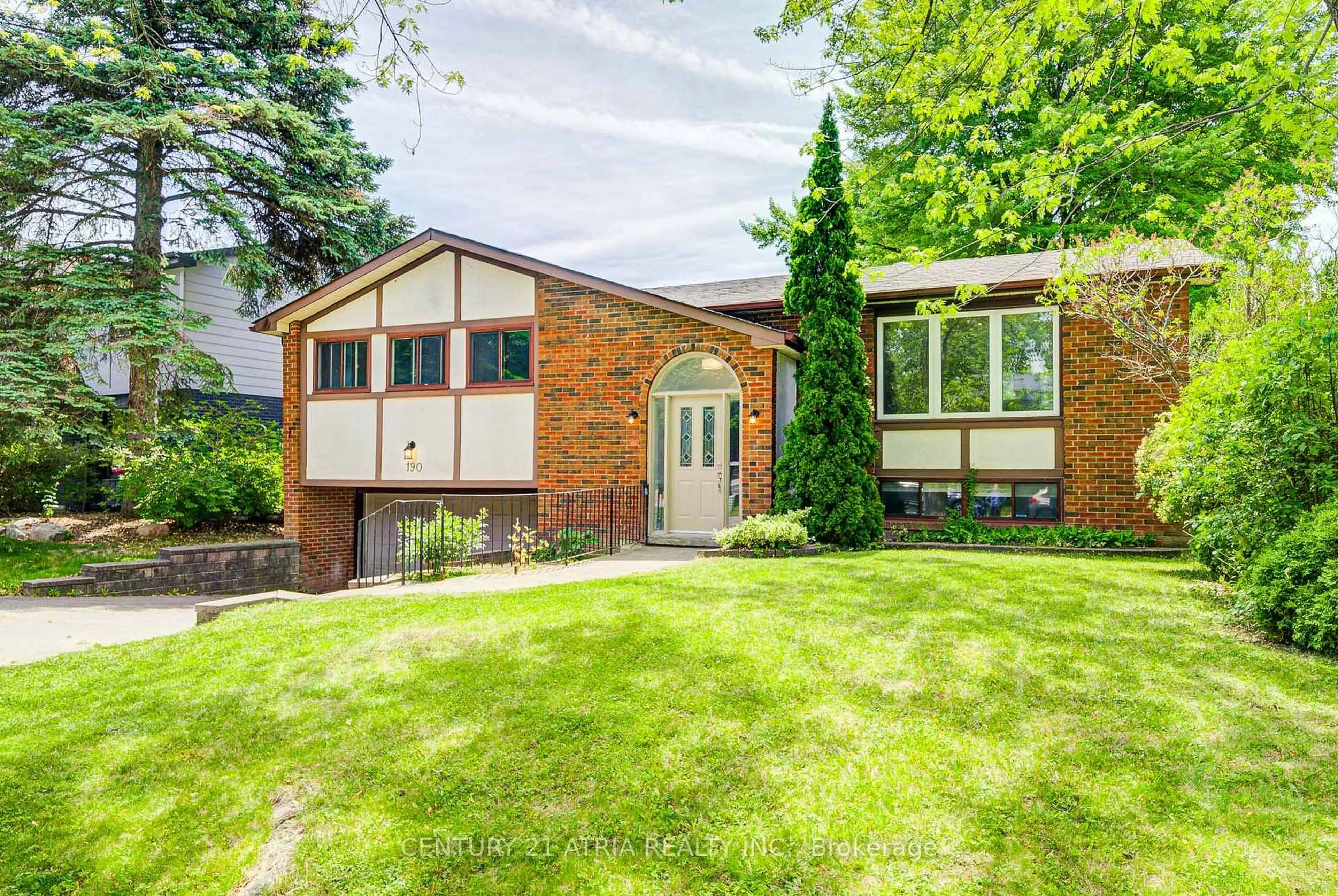 Home with brick exterior material, street for 190 Romfield Crct, Markham Ontario L3T 3J1